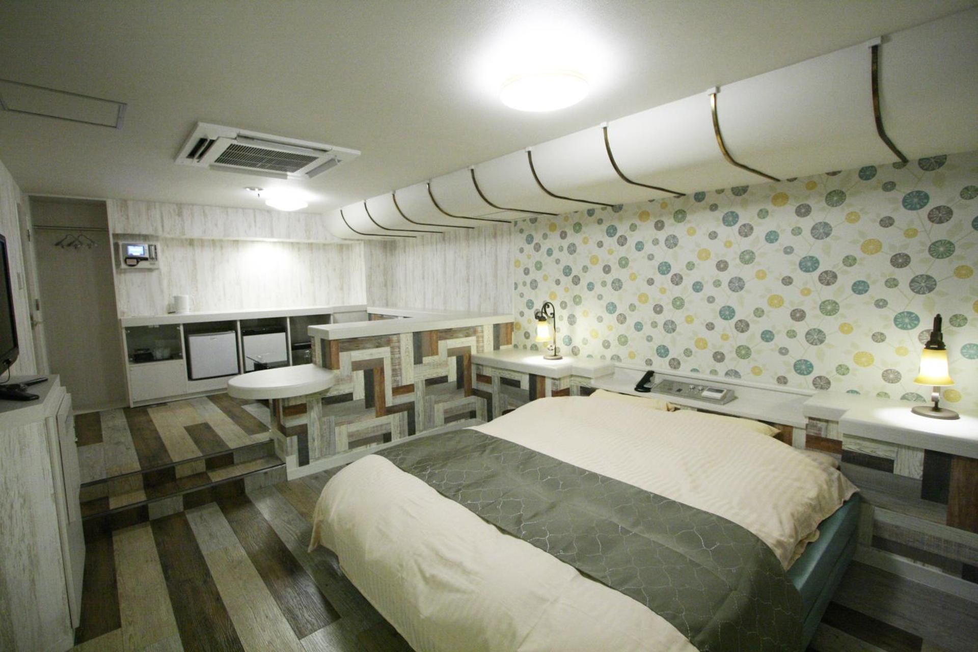 Queen Room