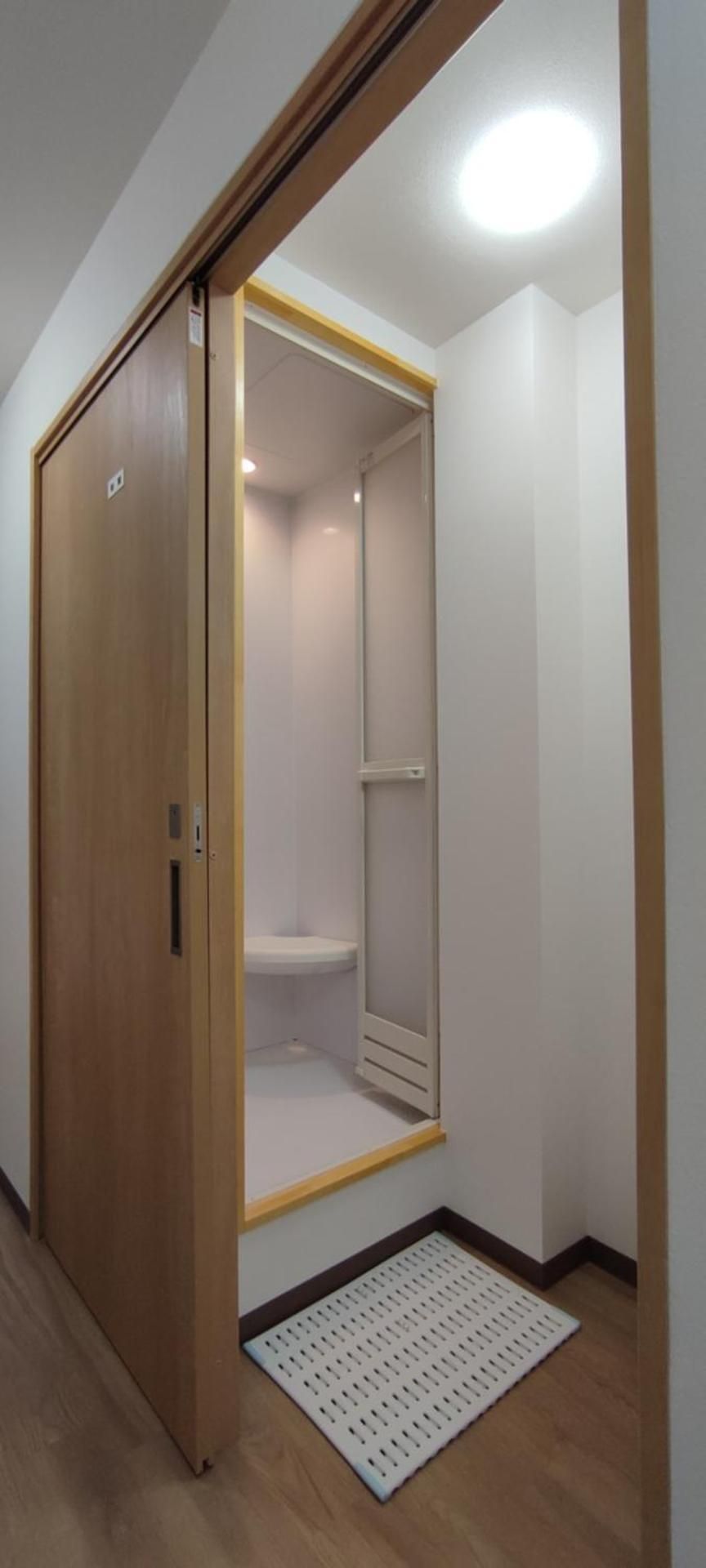 Single Bed in 6-Bed Dormitory Room