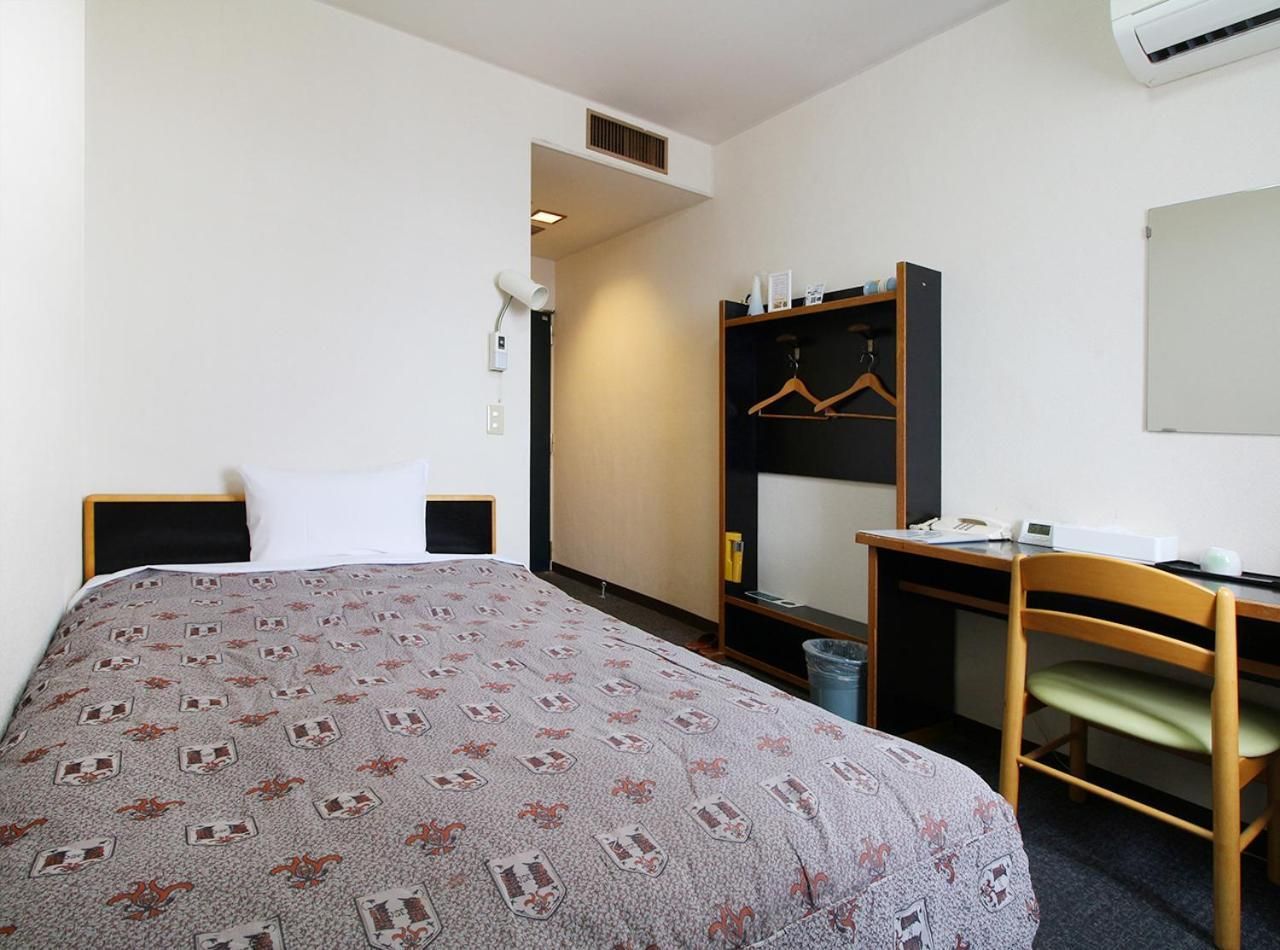 Single Room B - Smoking