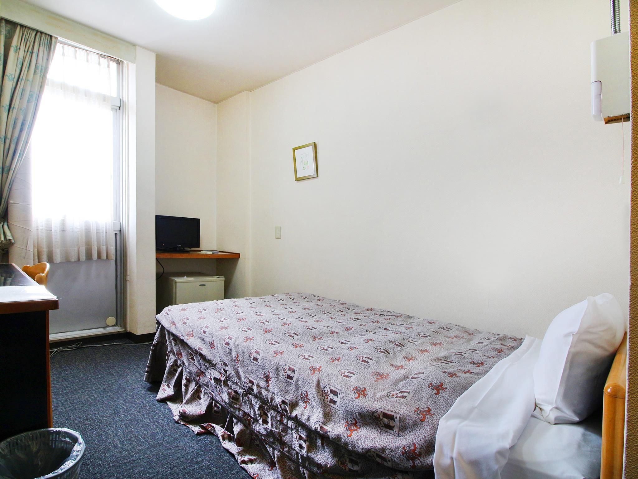 Single Room B - Smoking
