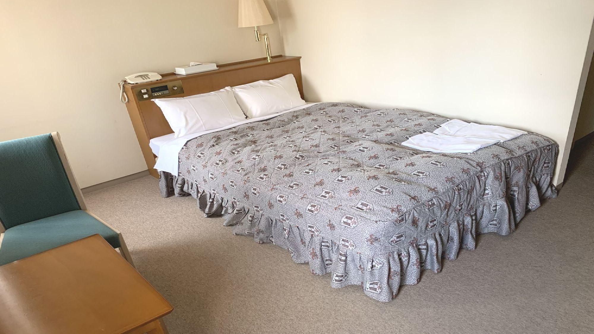Standard Semi-Double Room Non-Smoking