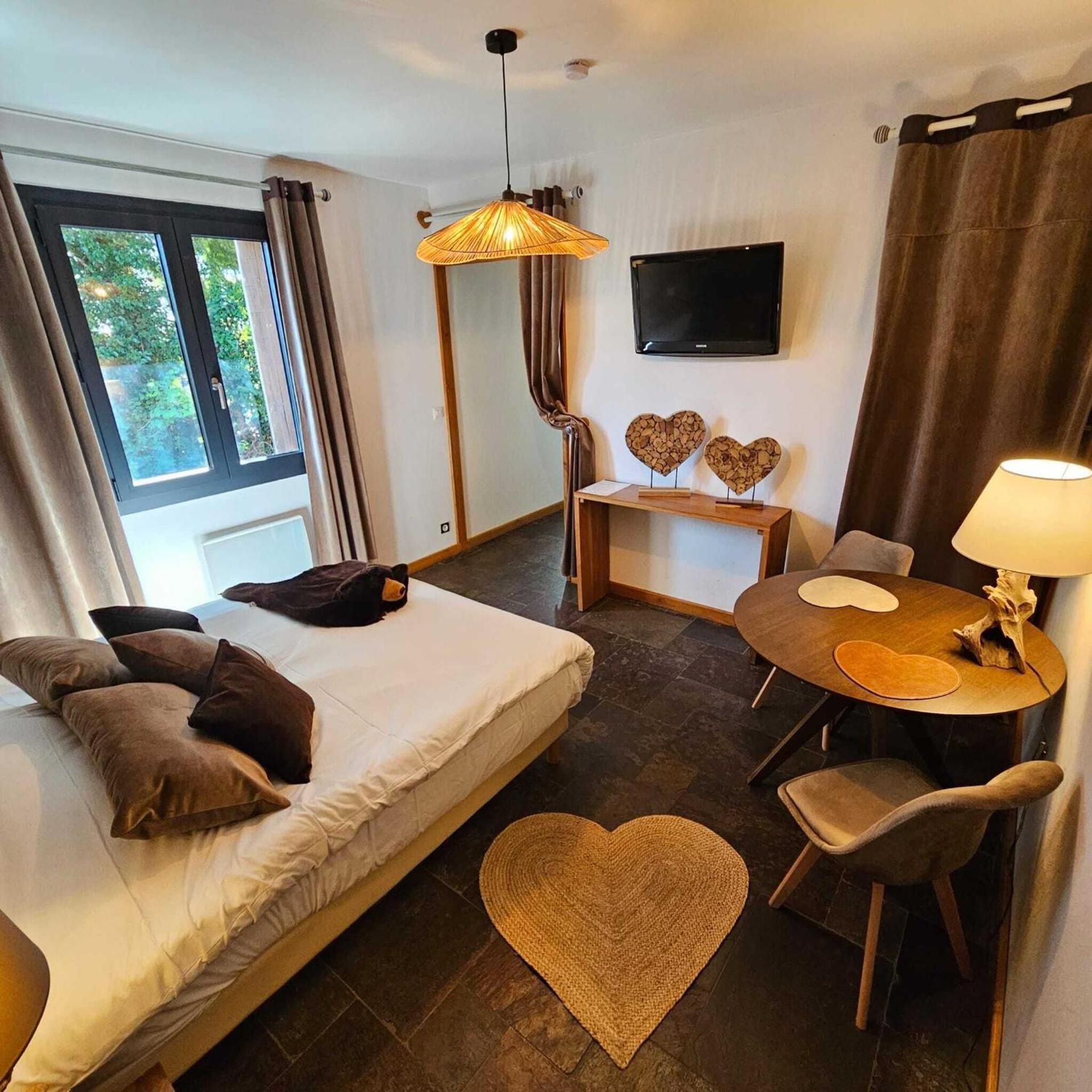 Au Refuge Des 3 Ours - Chambres d'hôtes et cabanes Balkane Room