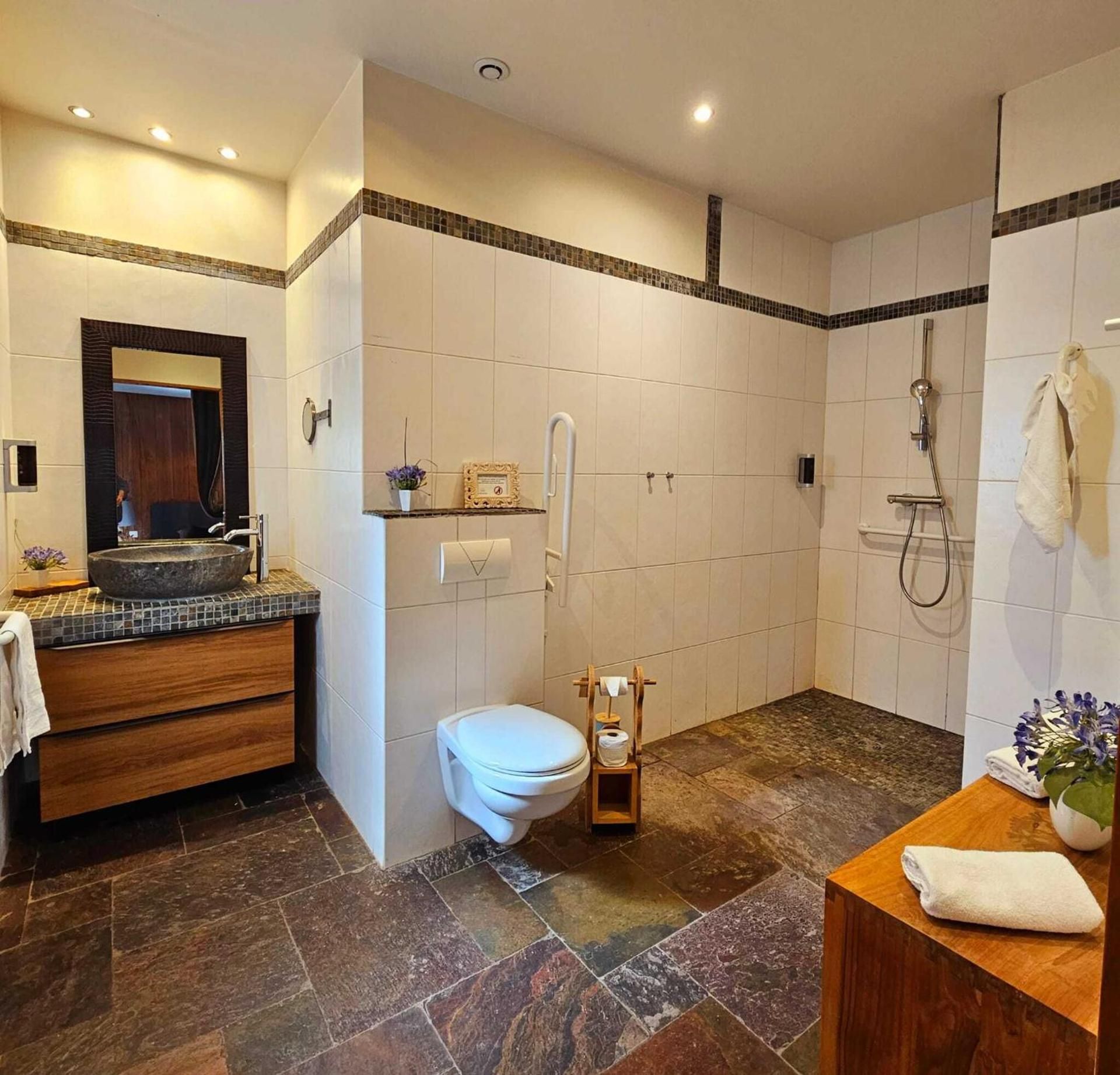 Au Refuge Des 3 Ours - Chambres d'hôtes et cabanes Balkane Room 3