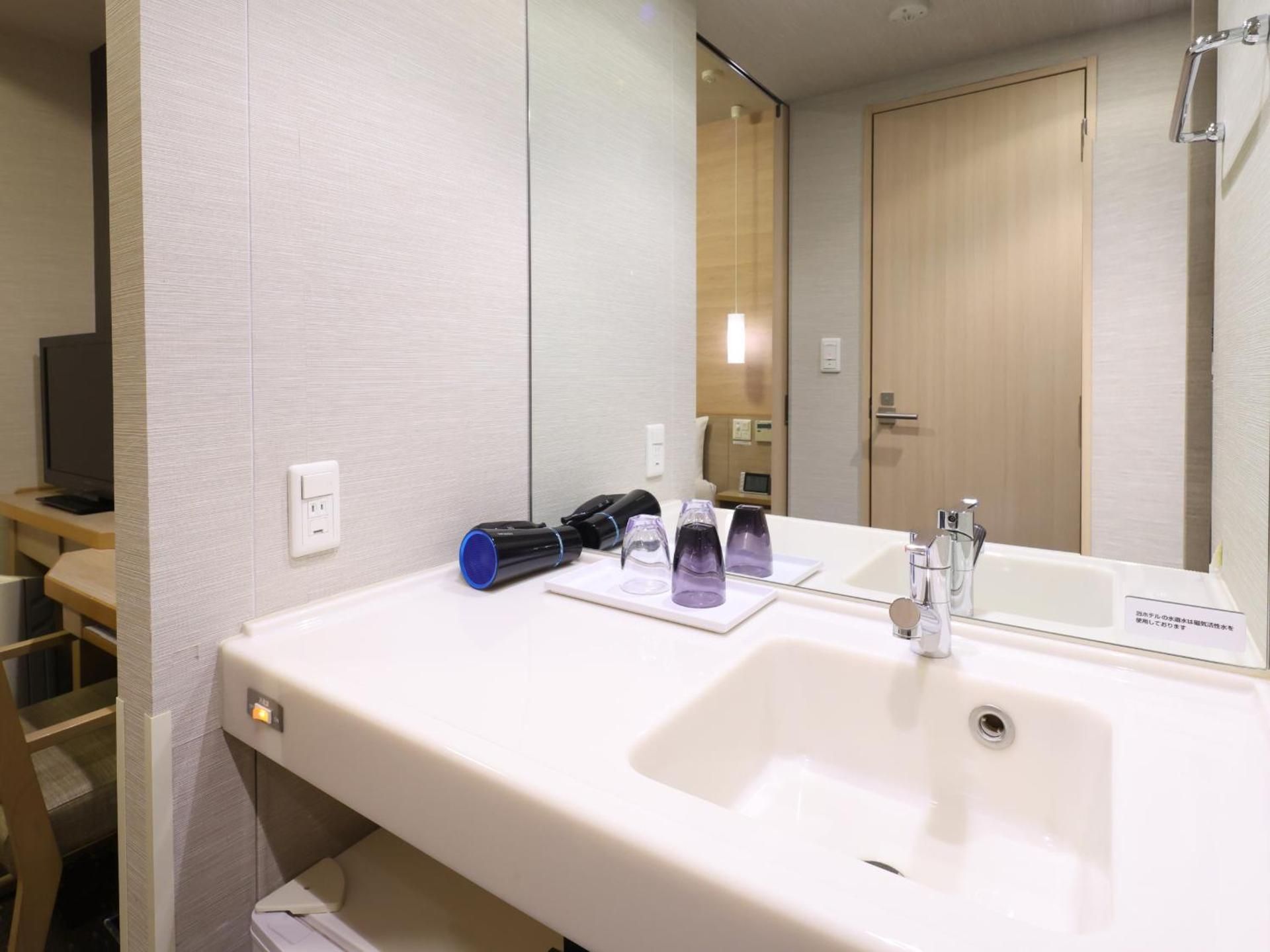 Double Room for Single Use- Smoking
