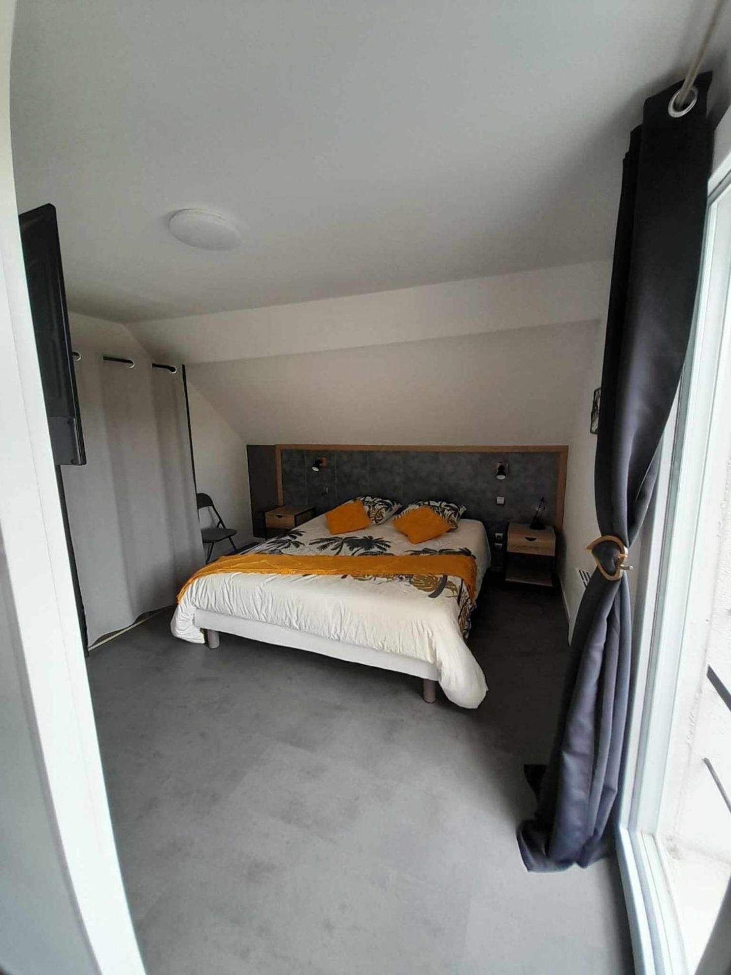 Deluxe Double Room with Shower
