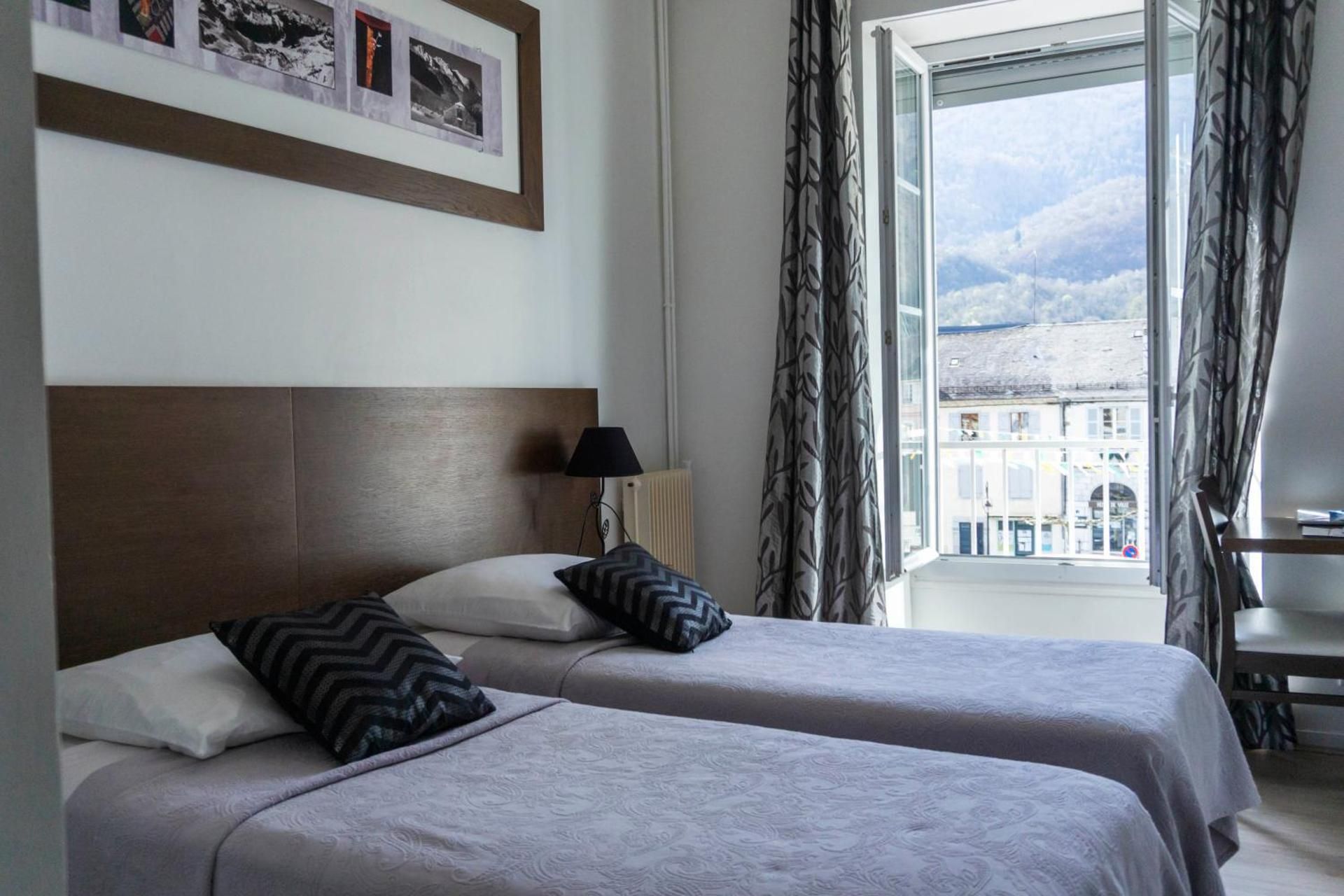 Twin Room with Mountain View