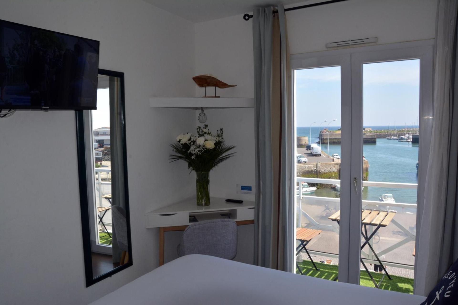 Double Room with Balcony and Sea View