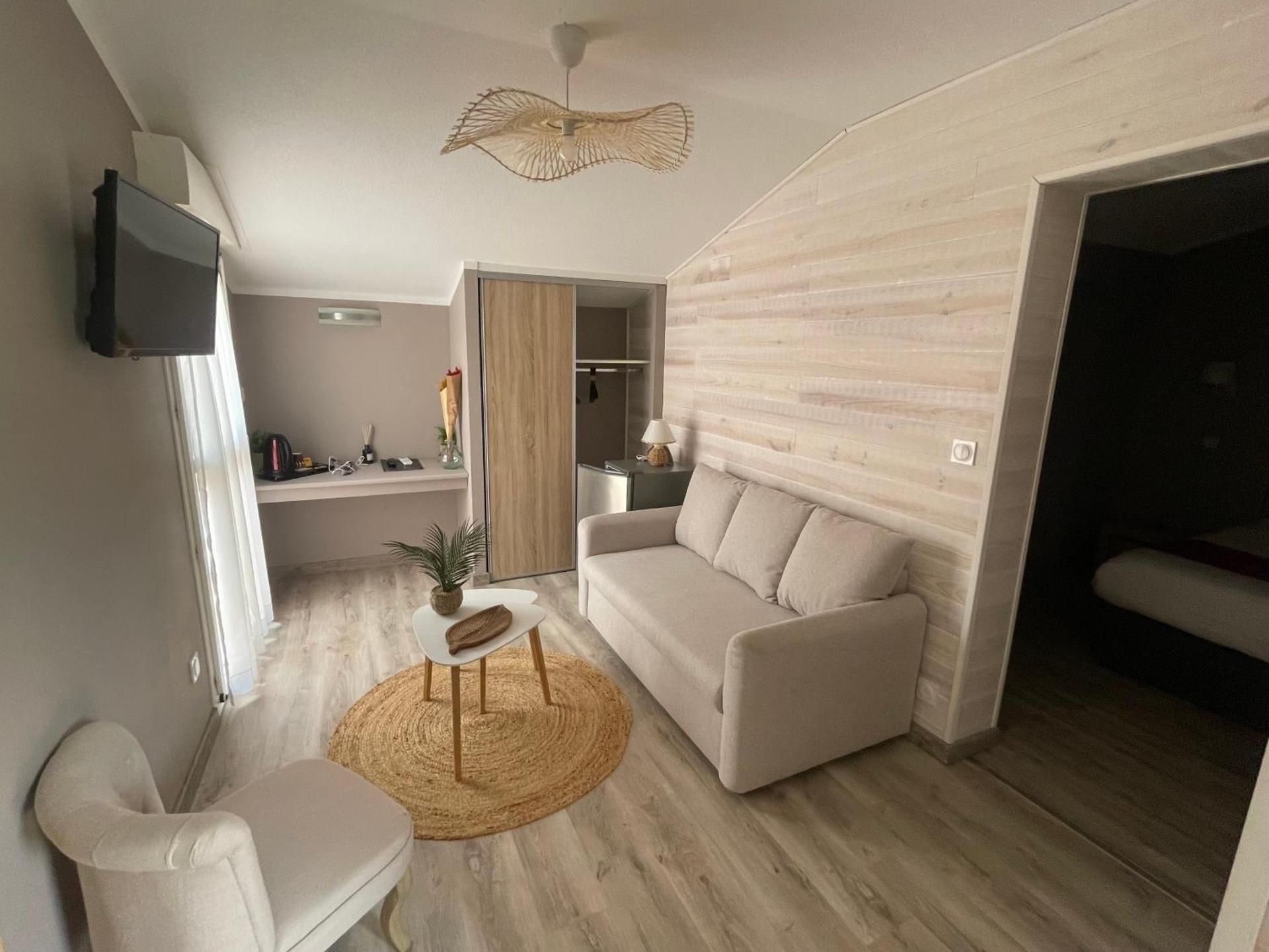 Suite with Hot Tub