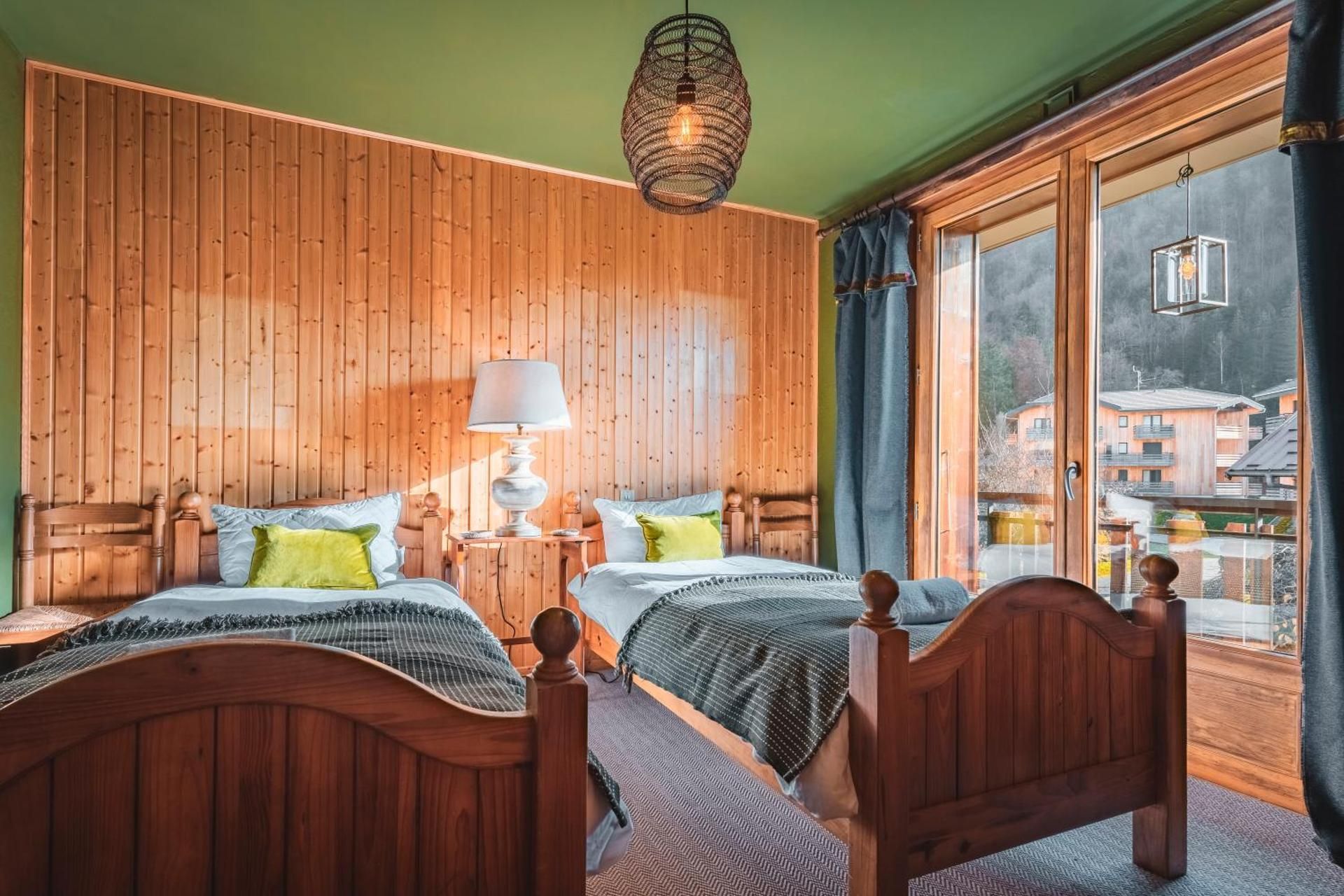 Twin Room with Mountain View