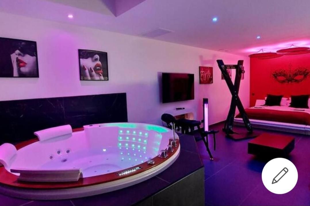 Deluxe Suite with Spa Bath
