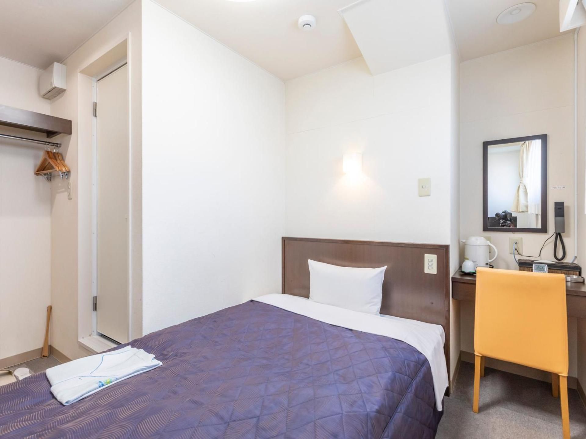 Standard Single Room - Smoking
