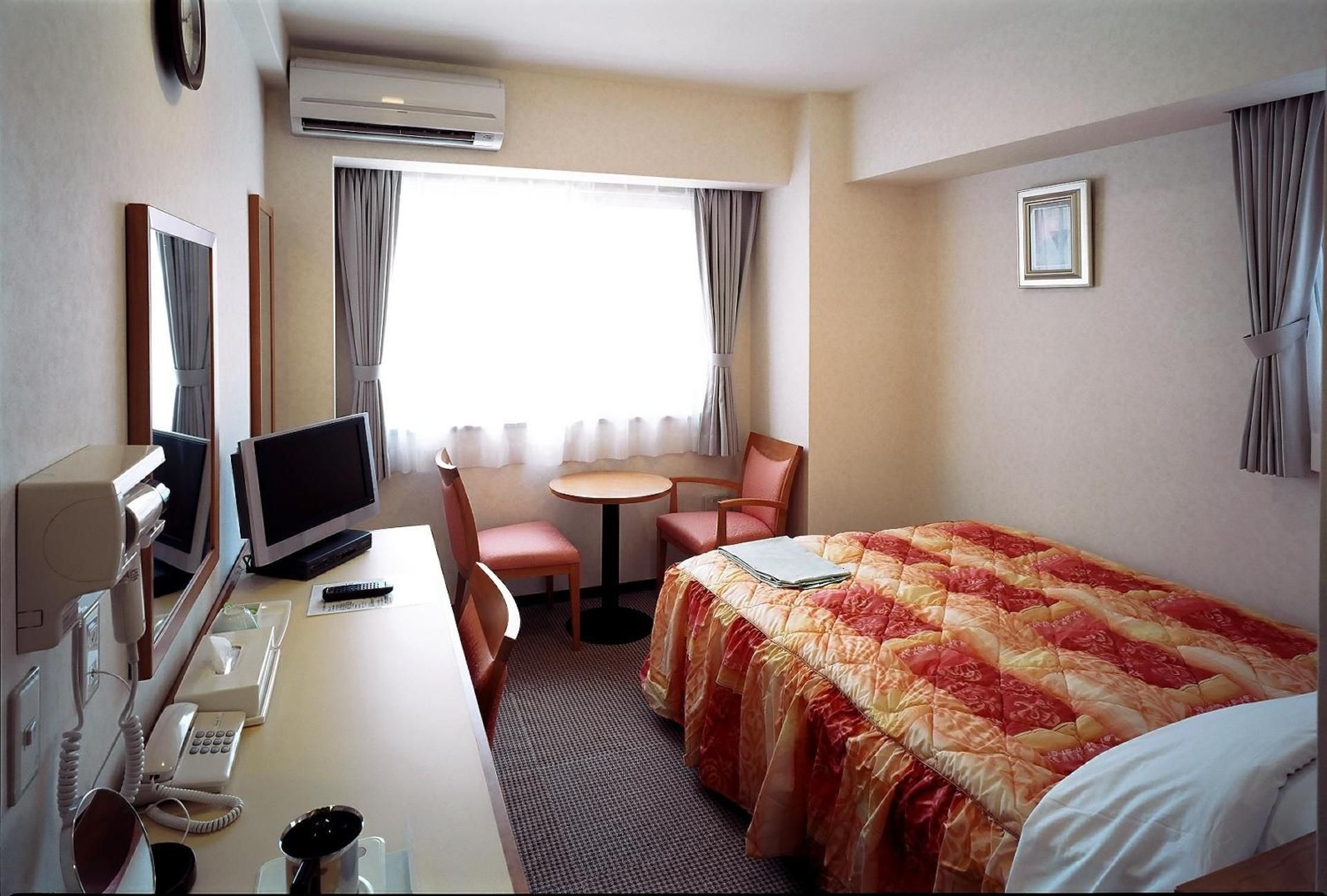 Large Double Room - Smoking