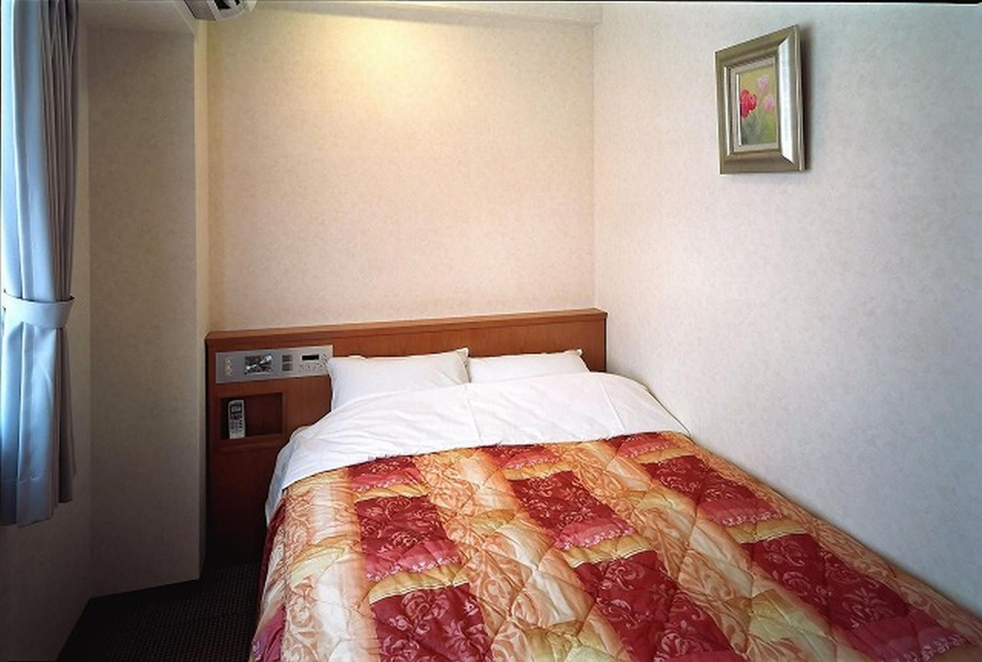 Small Double Room - Smoking