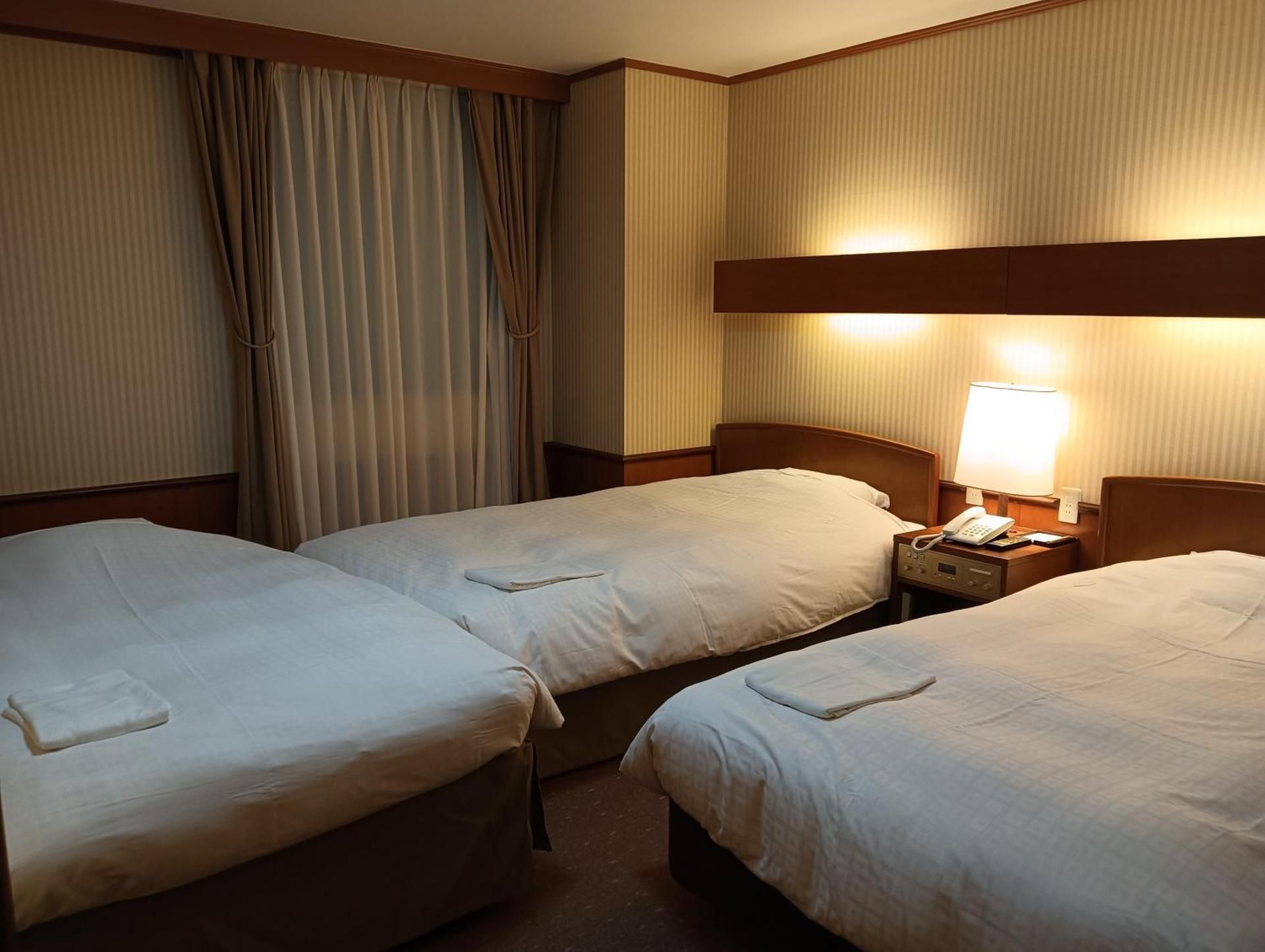 Twin Room with Extra Bed - Non-Smoking