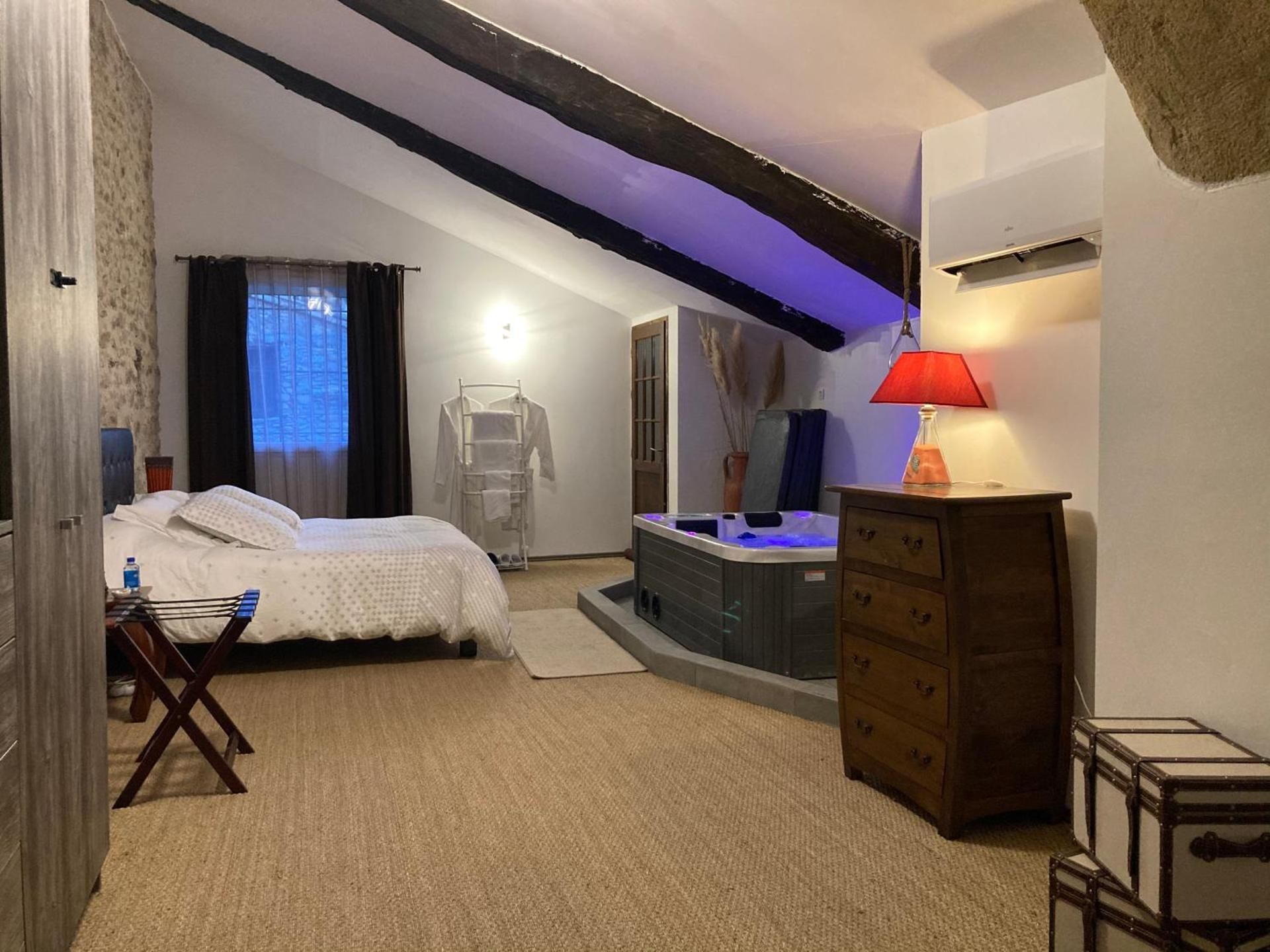 Deluxe Queen Room