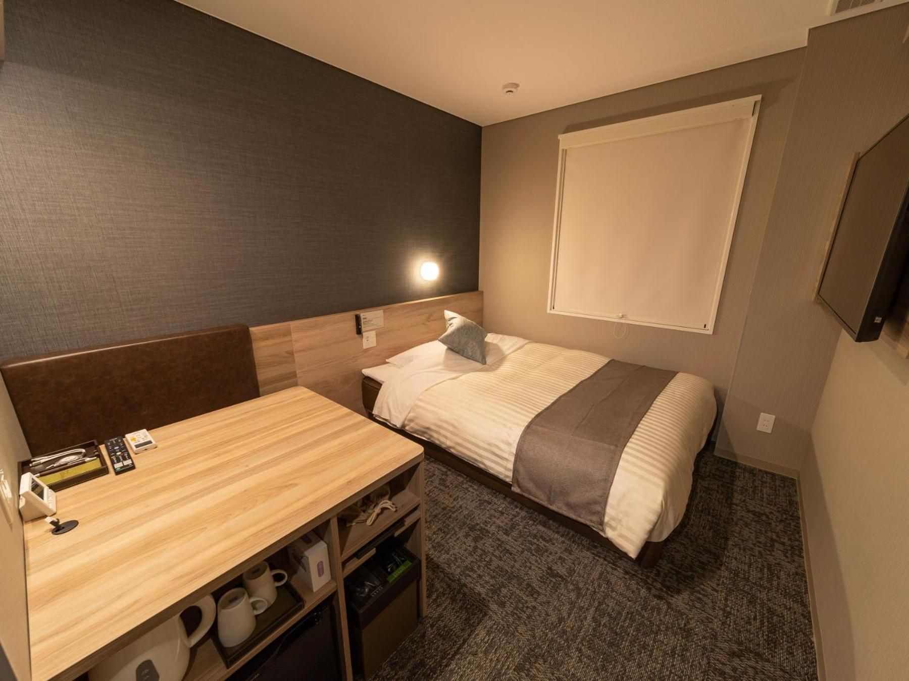 Standard Double Room with Desk - Non-Smoking