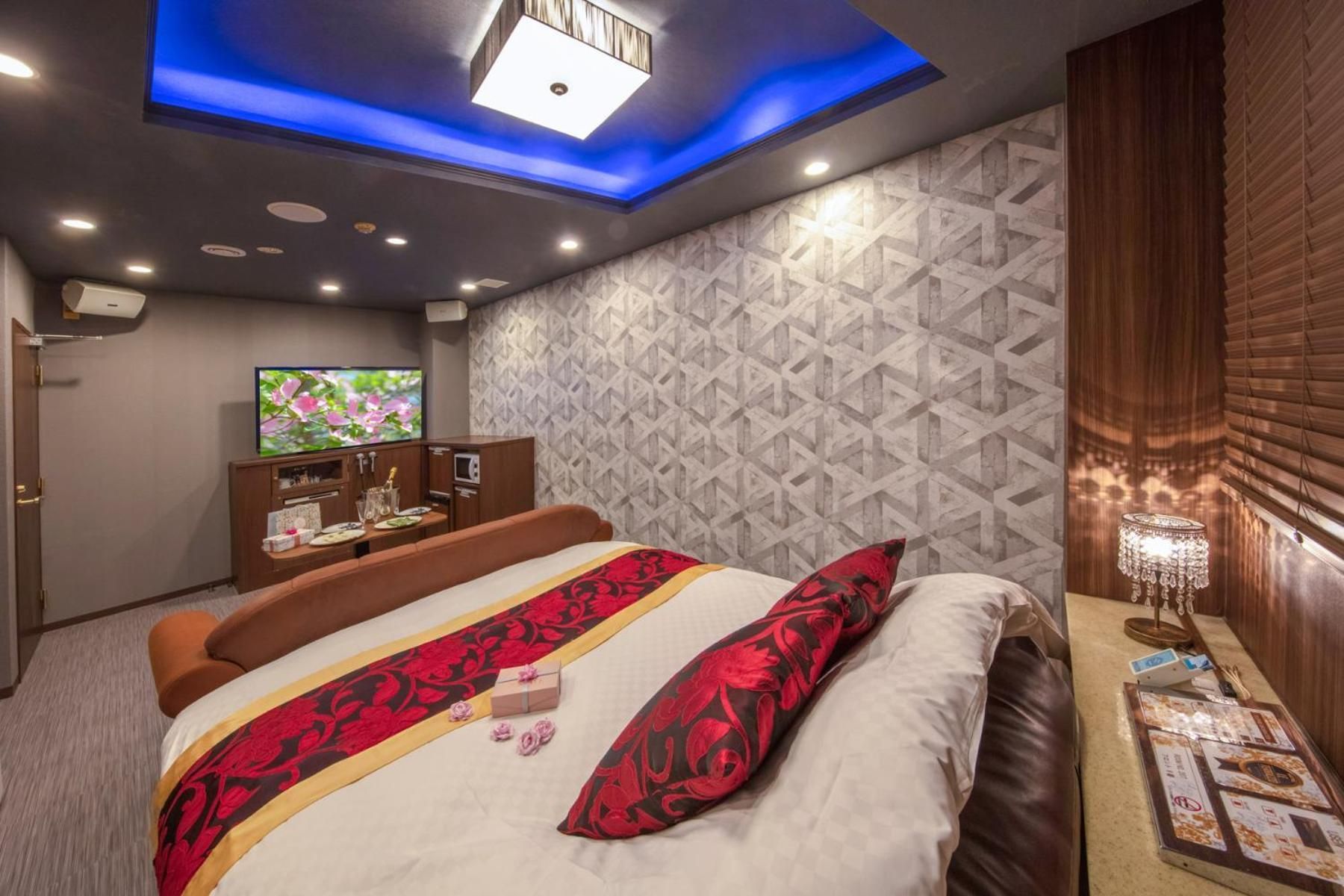 Luxury Queen Room