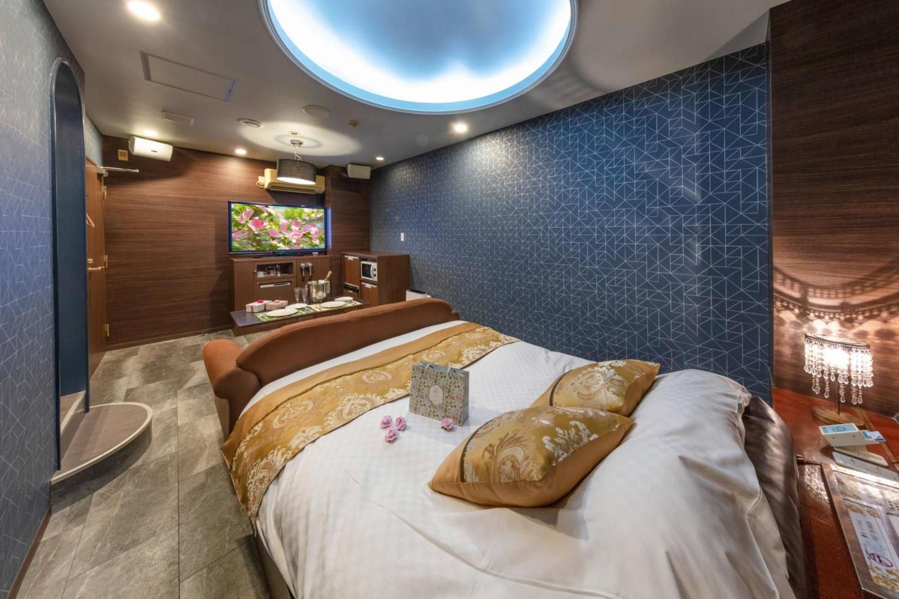 Luxury Queen Room