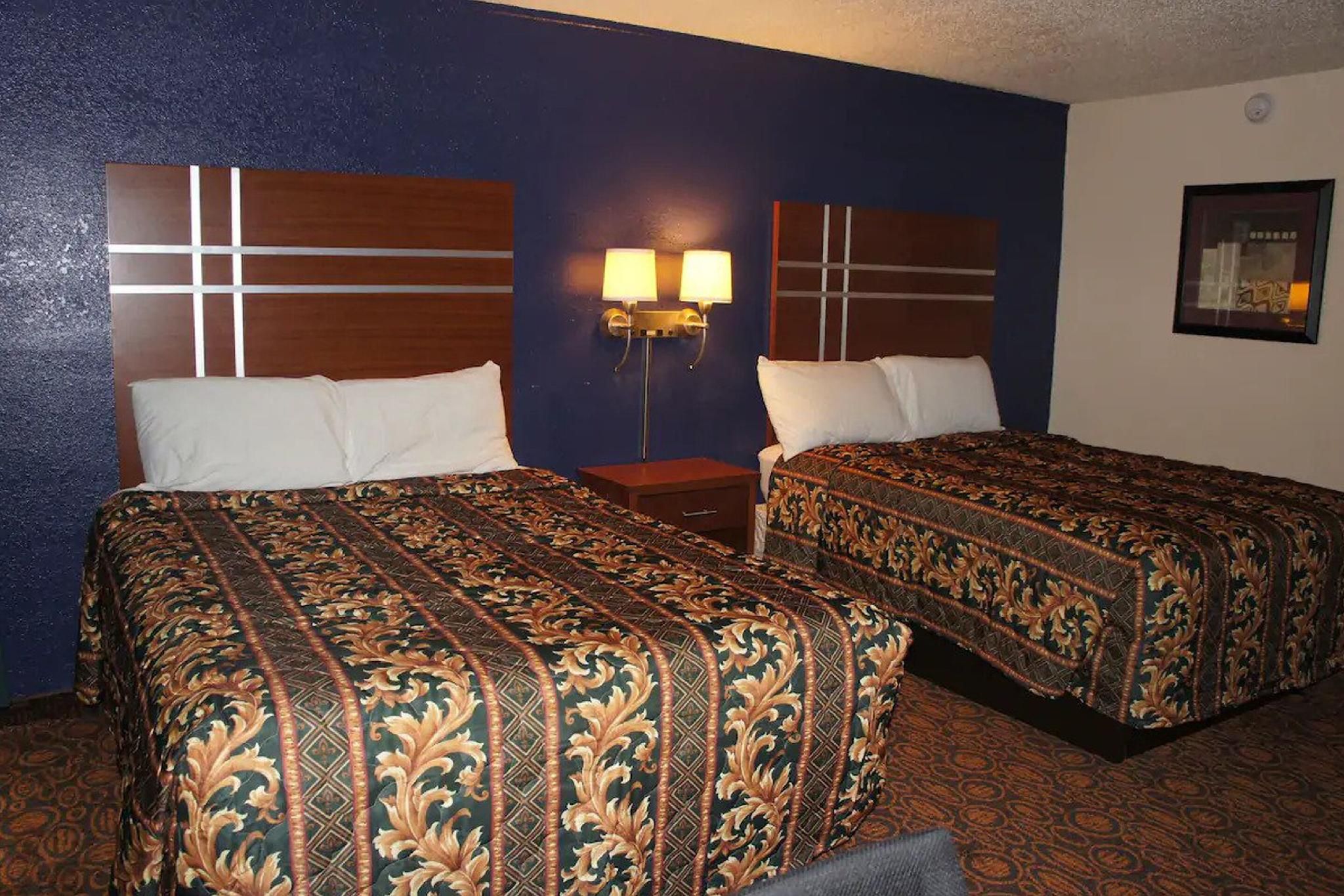 Econo Lodge 2 Queen Beds, Nonsmoking, Accessible 3