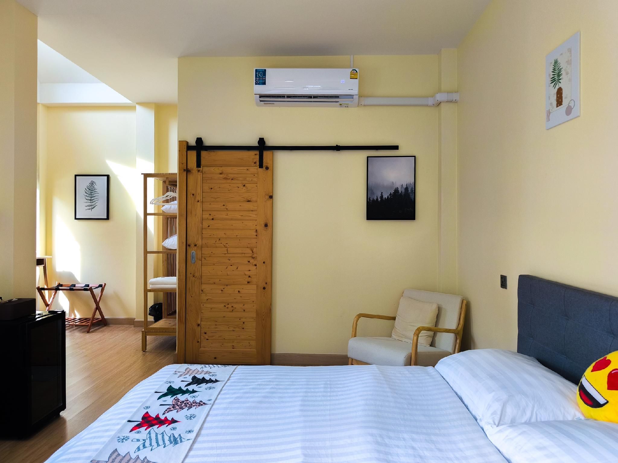 8 Bed Community Room