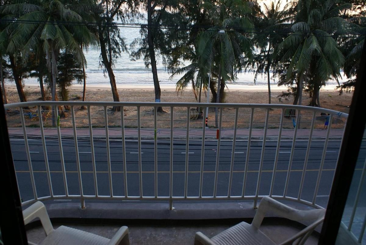 Deluxe One-Bedroom Apartment with Ocean View