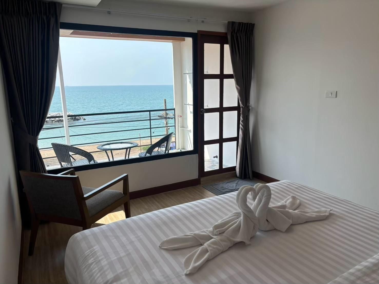 Sea View Beachfront King Room