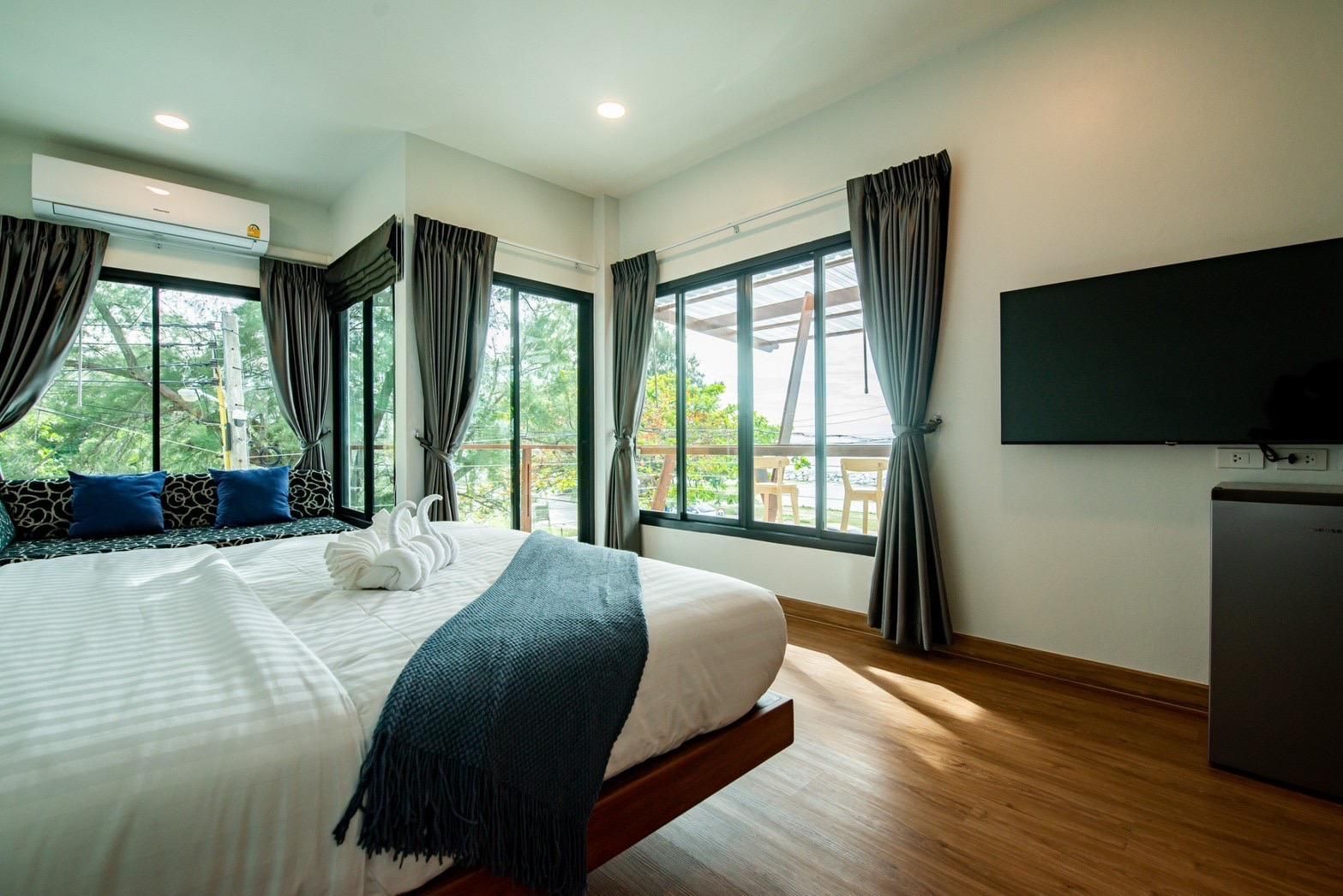 Sinai Rimtalay  Emperor Suite Ocean View Nonsmoking