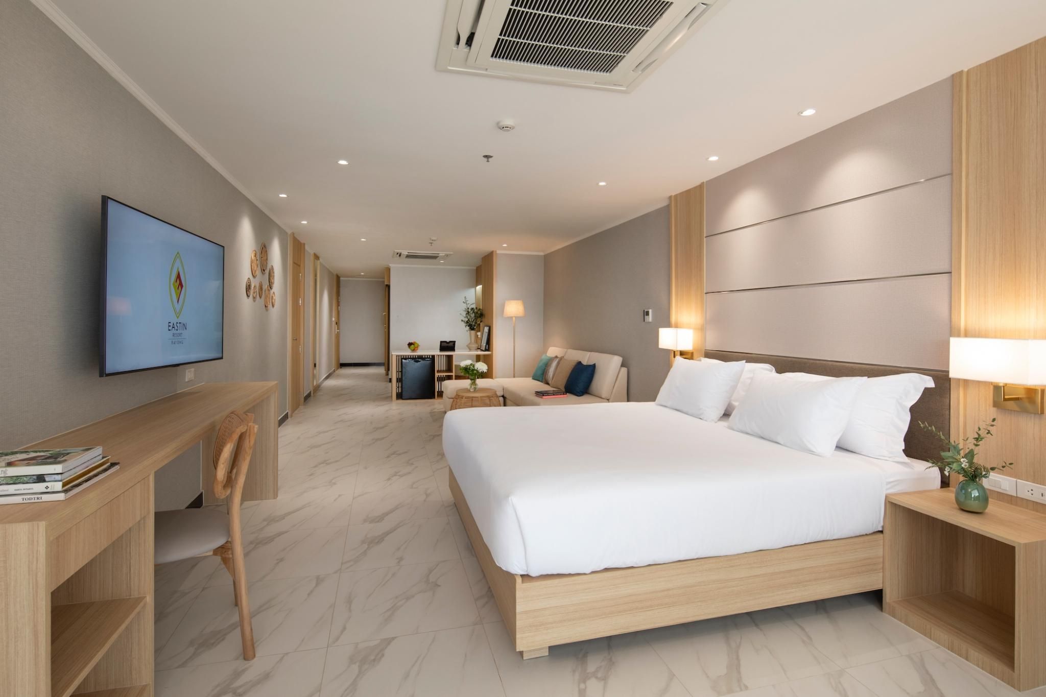 Deluxe with Bathtub