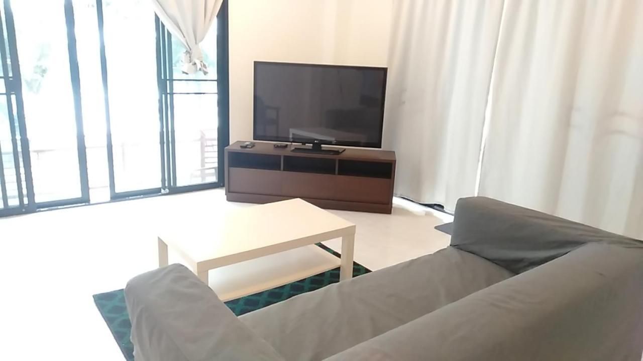 One-Bedroom Apartment with Sea View