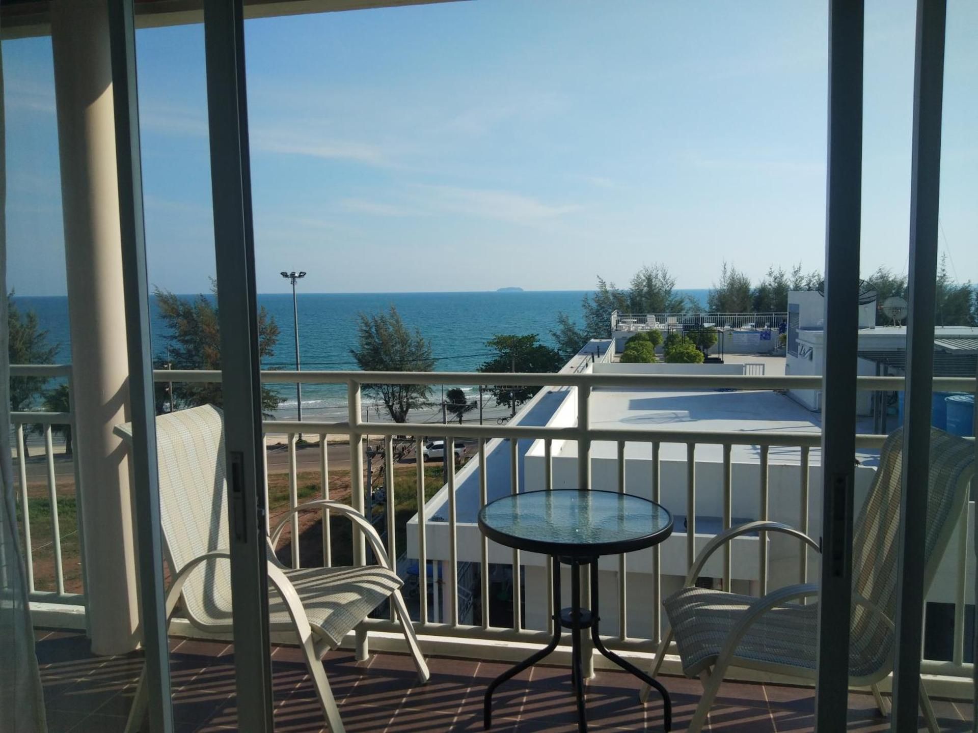 Family Room with Sea View