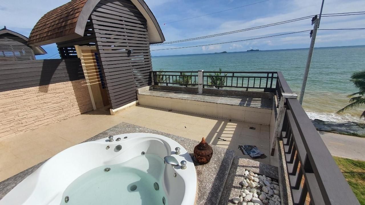 Conner Beachfront Villa 1