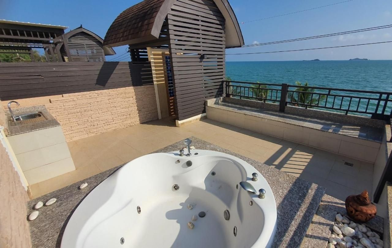 Beachfront Villa 3