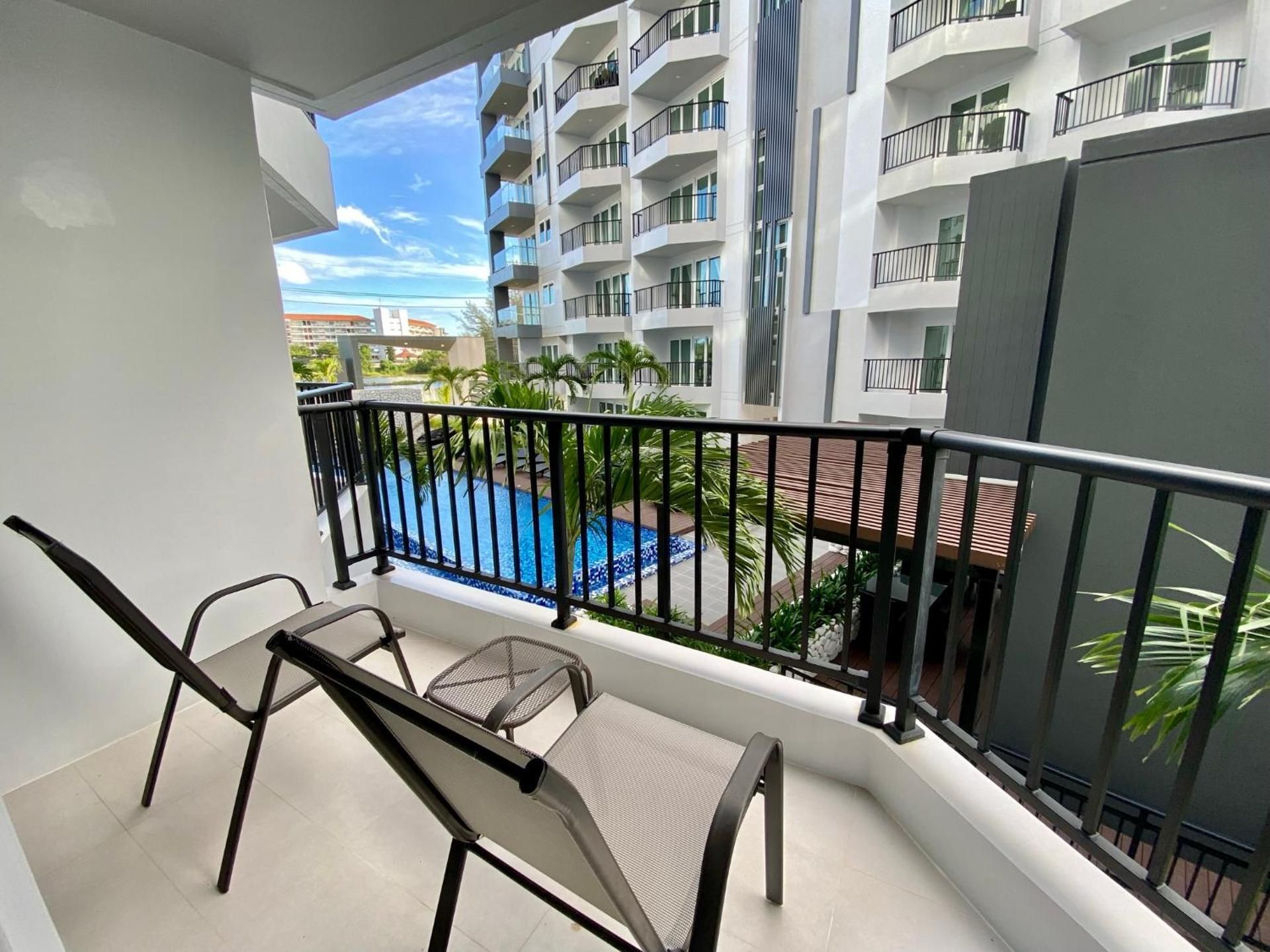 Junior Suite with Pool View