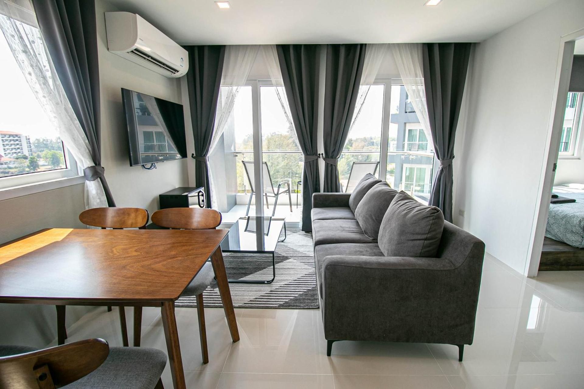 Family Room with Garden View