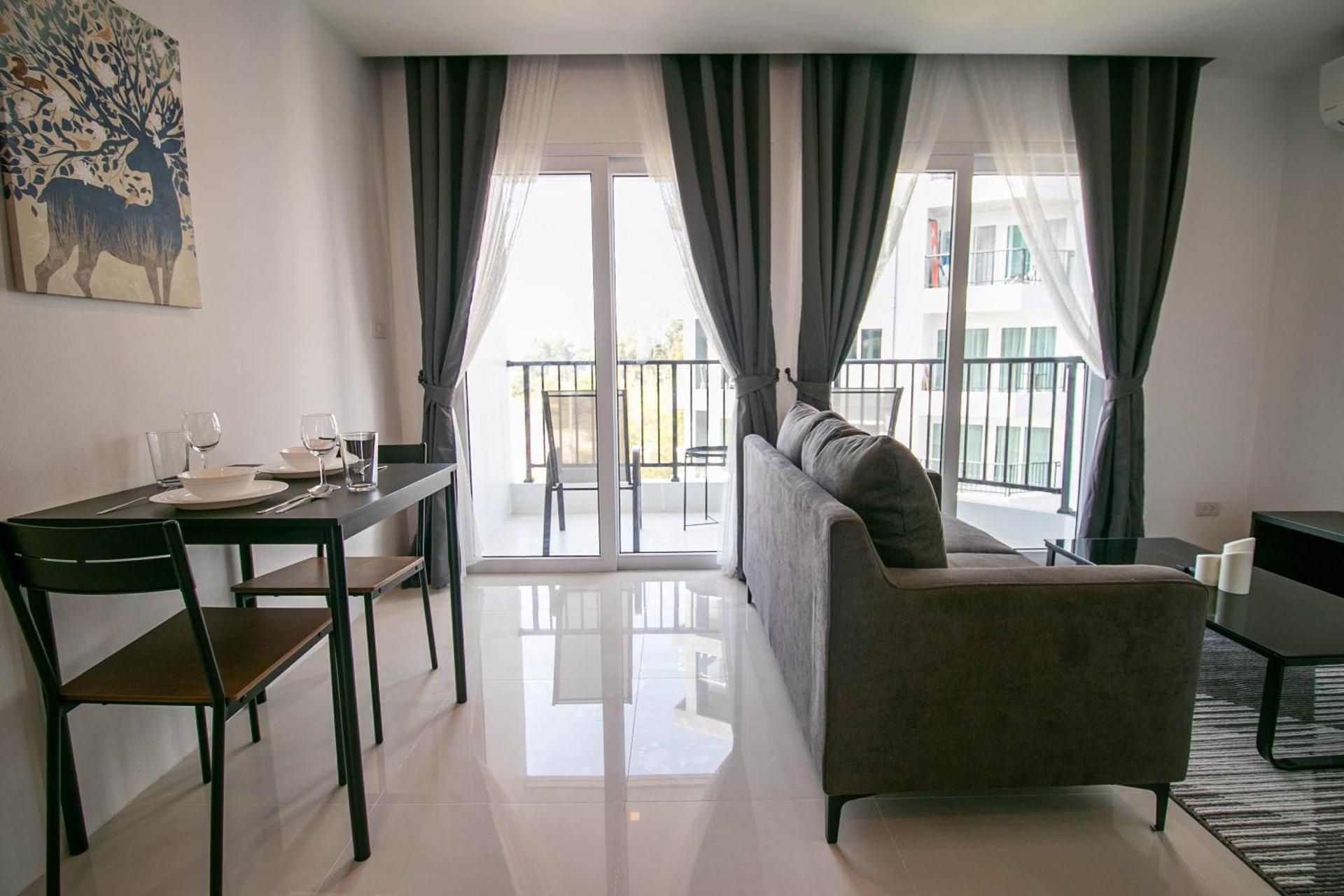 DELUXE APARTMENT