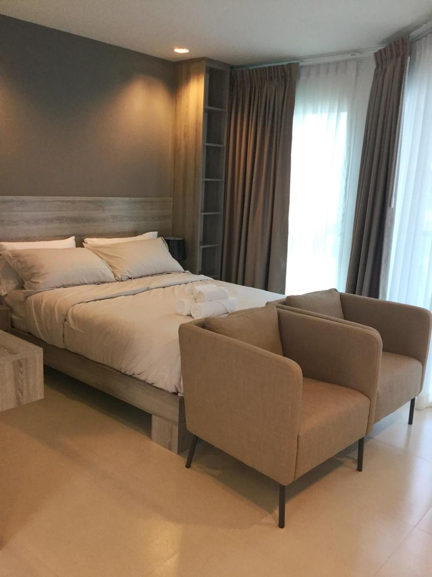 Apartment with Partial Sea View (Queen Bed)