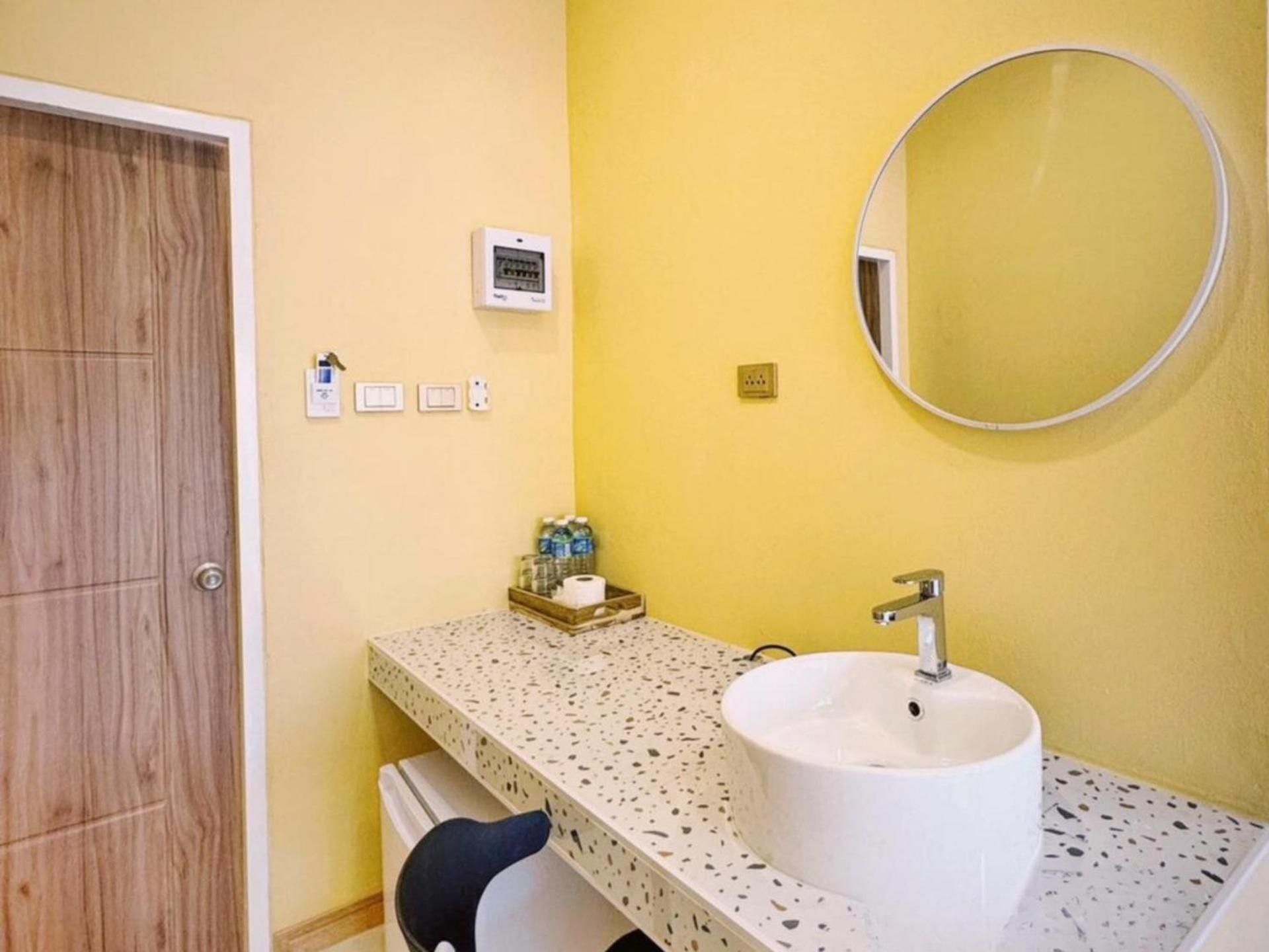 Seaview Beach Club with Bathtub