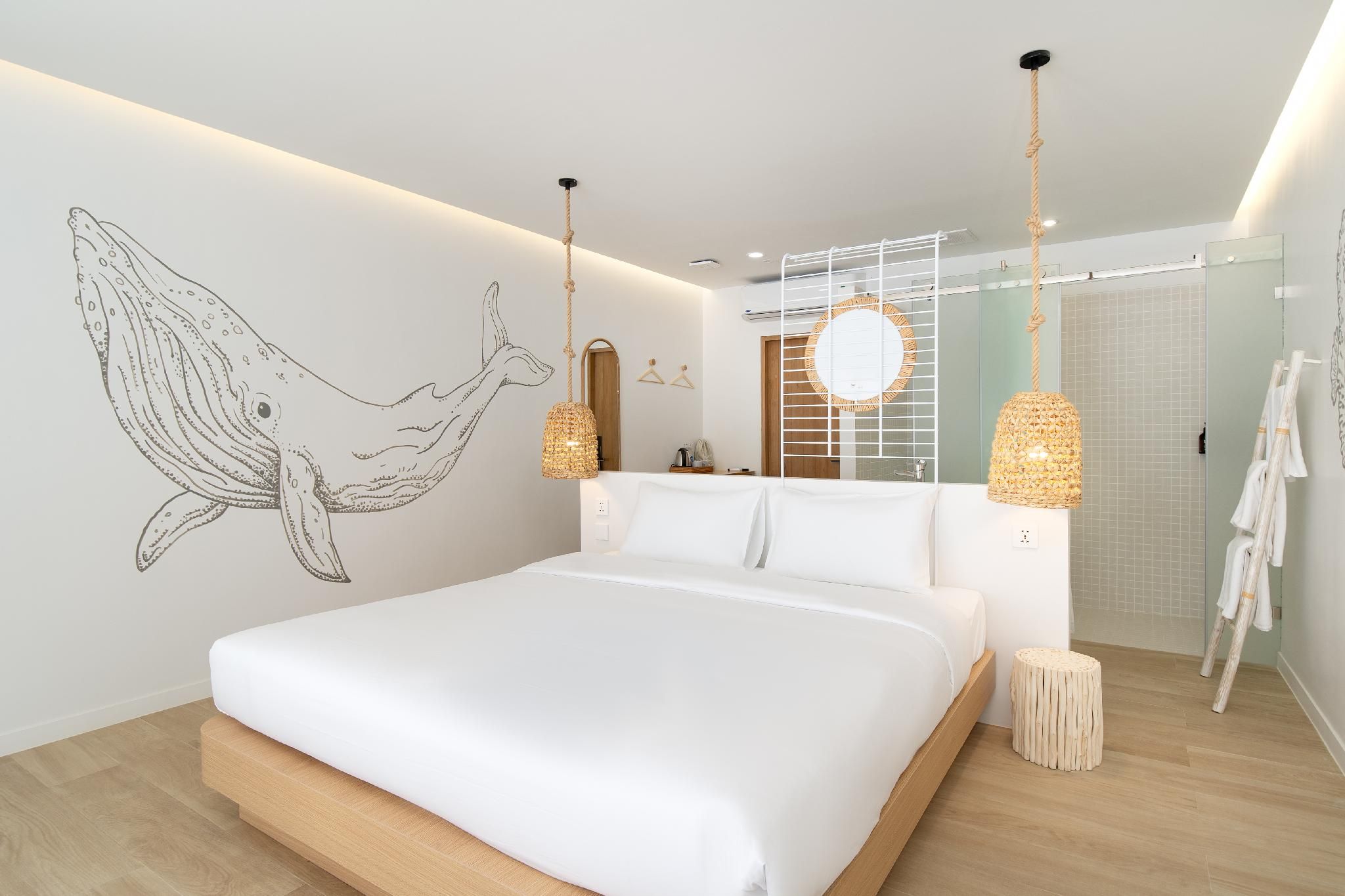 Deluxe with Bathtub