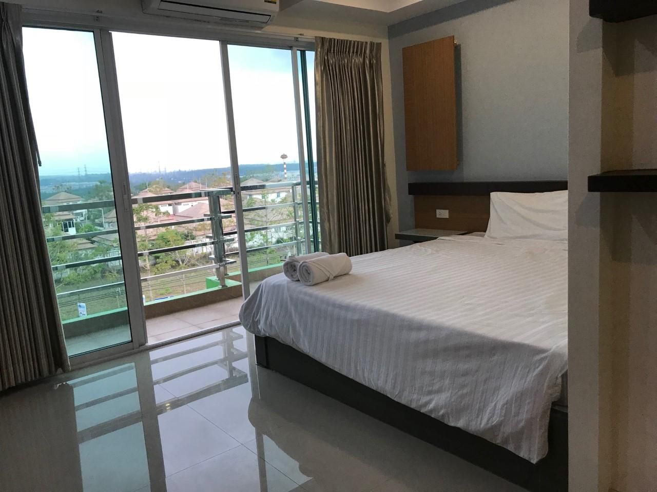 Standard 1 King Bed