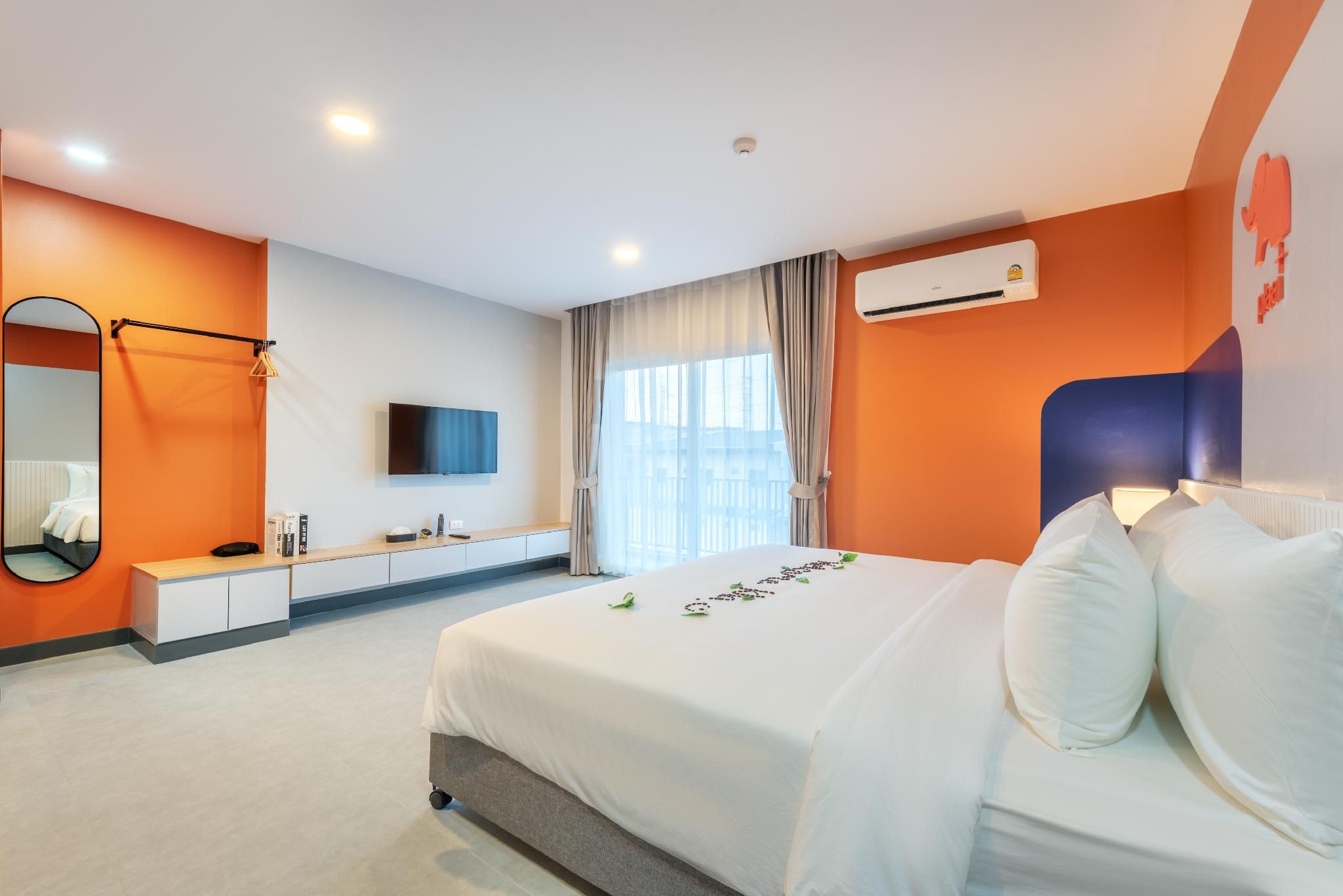 Superior Corner Room