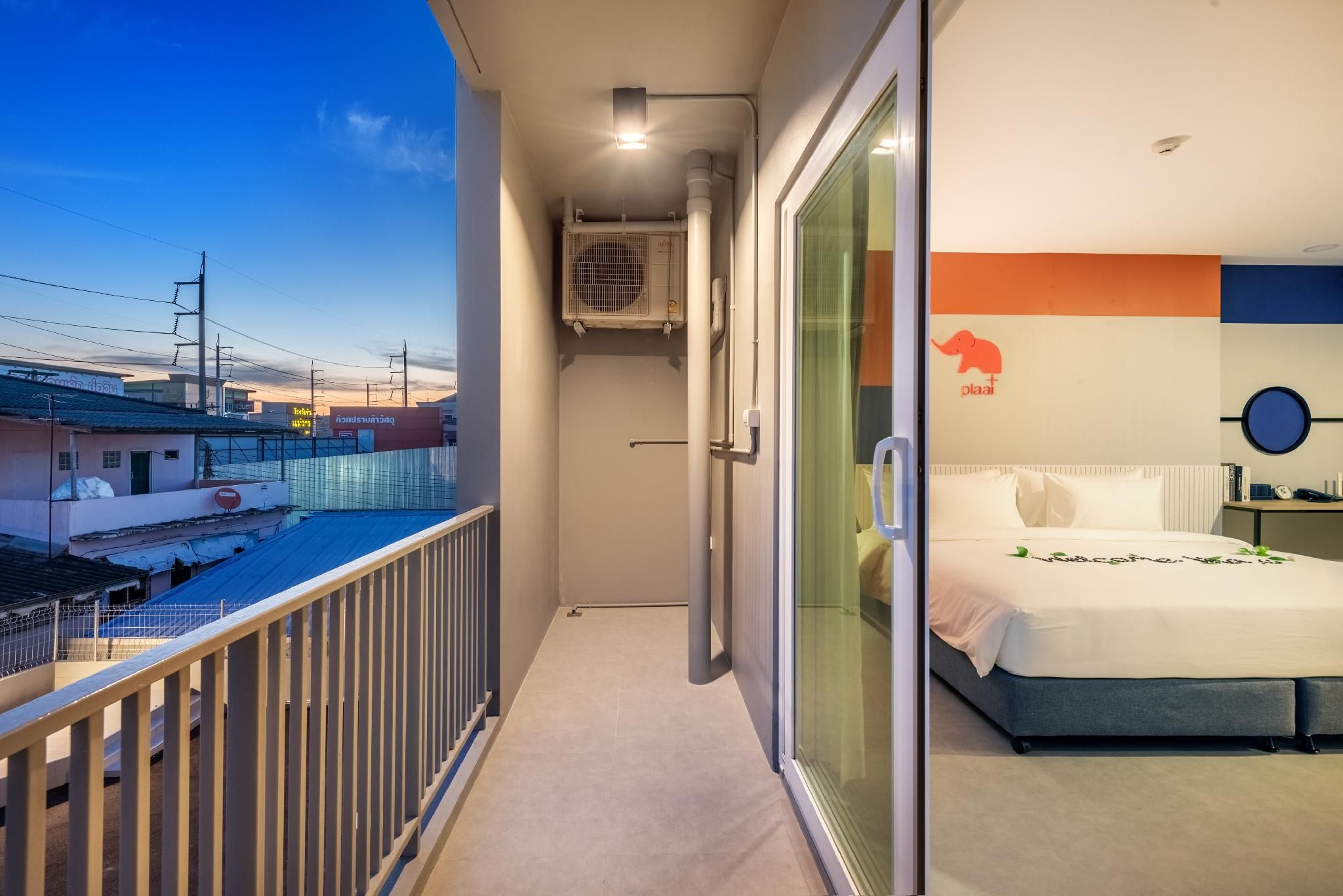 Superior Corner Room
