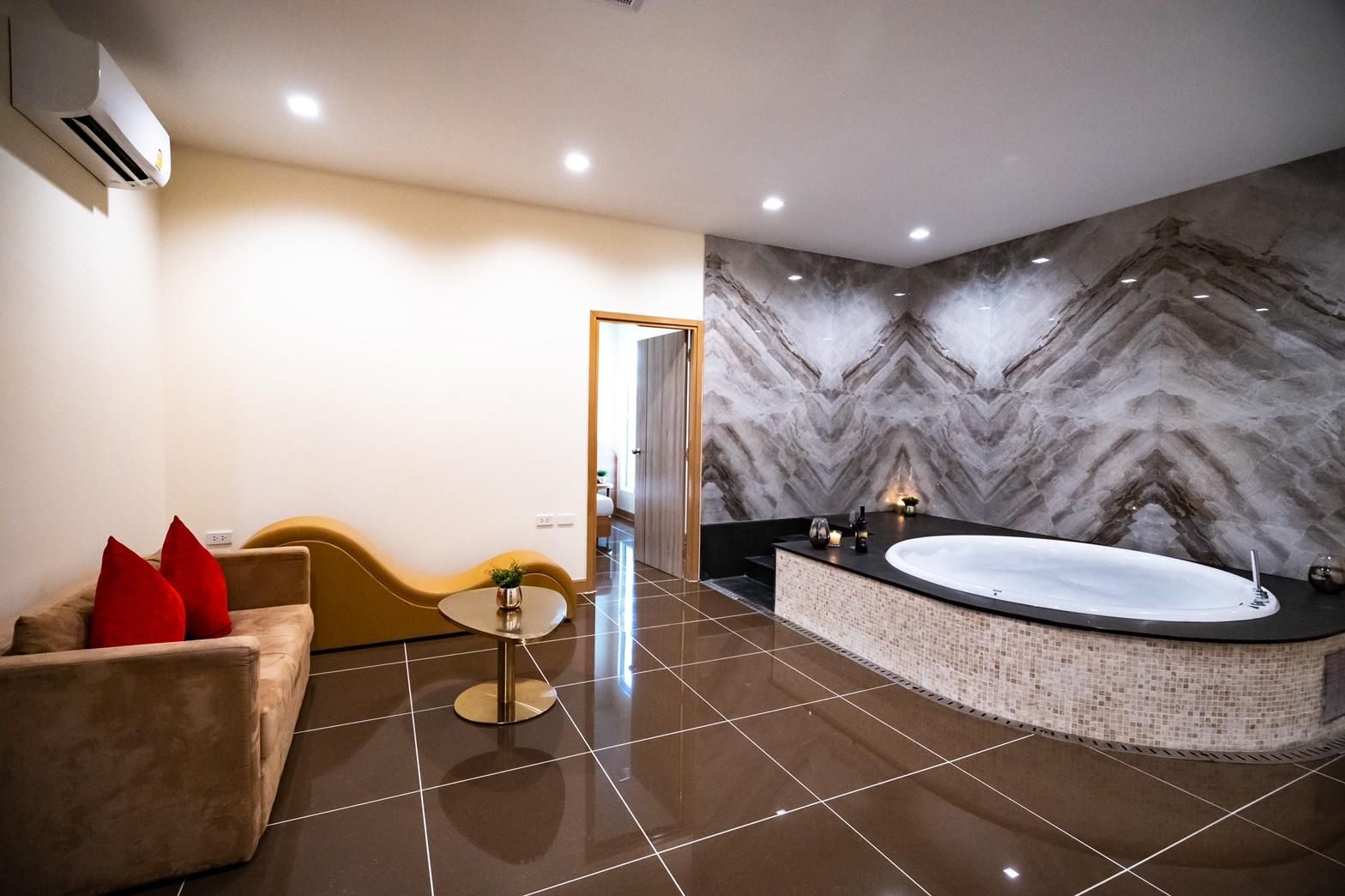 OK Resort Borwin Jacuzzi Suite 2