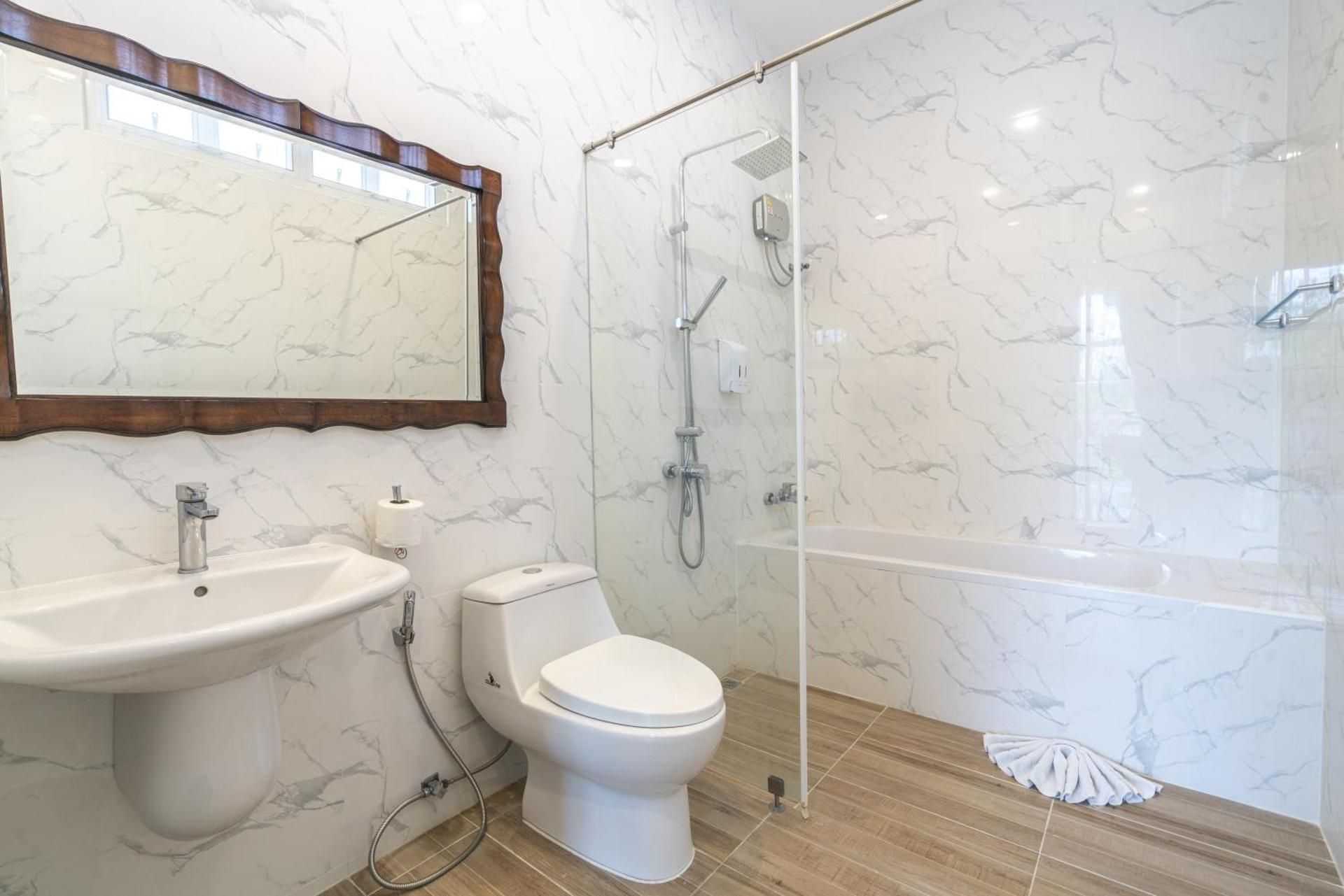 Deluxe Room with Bathtub