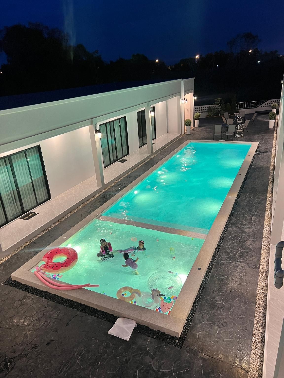 swimming pool [kids]