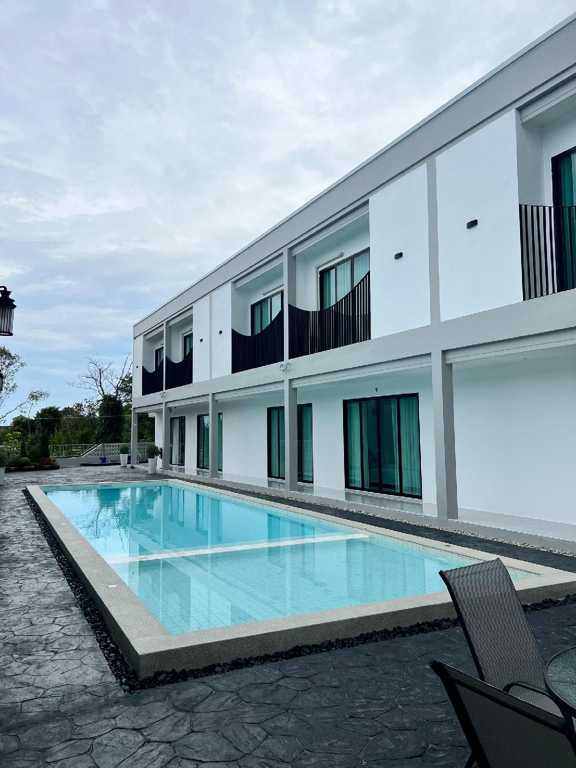 swimming pool [outdoor]