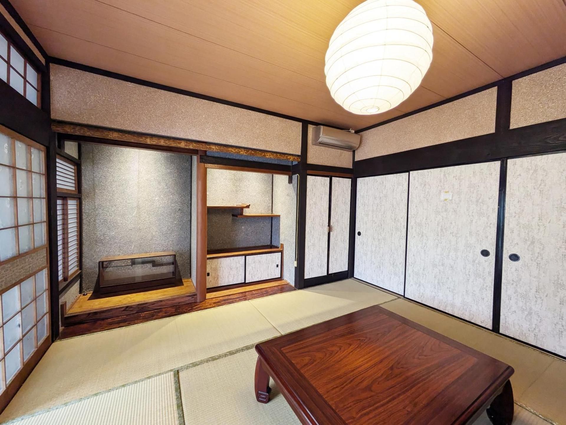 Quadruple Room with Shared Bathroom
