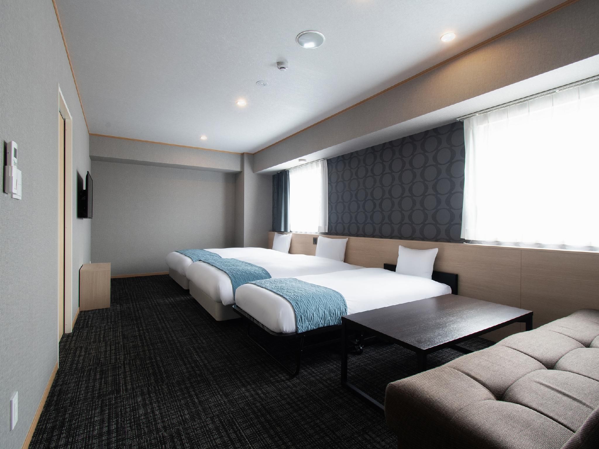 Deluxe Twin with Extra Bed