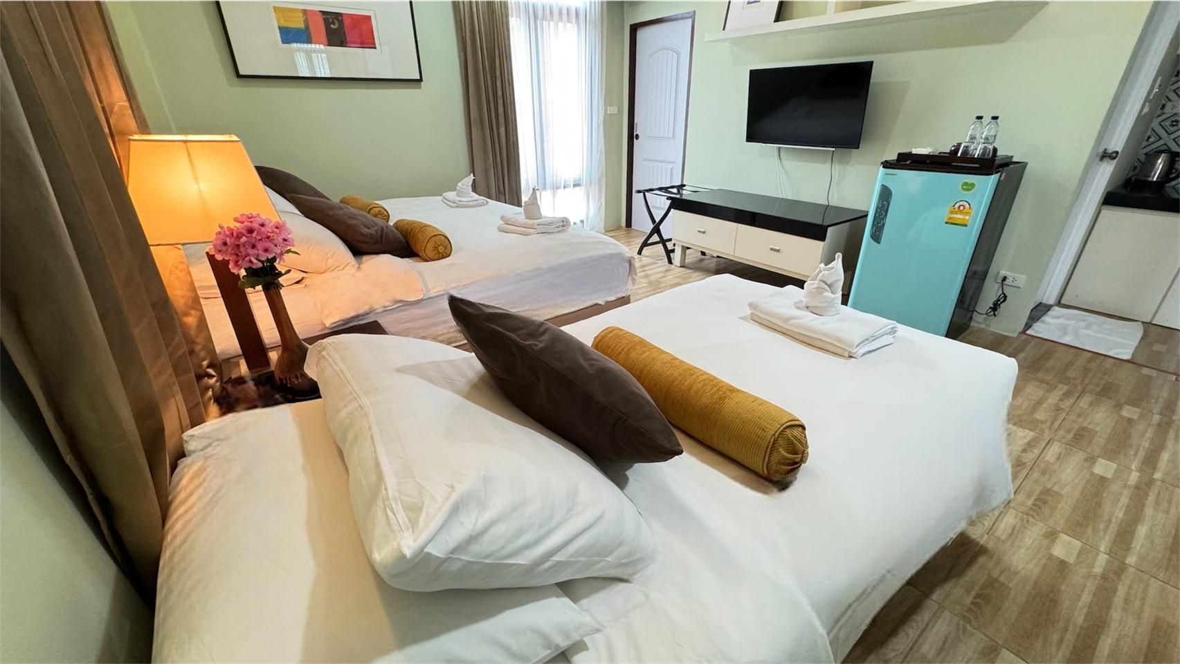 Daddy Dream Hotel & Residence Deluxe Triple Room 2