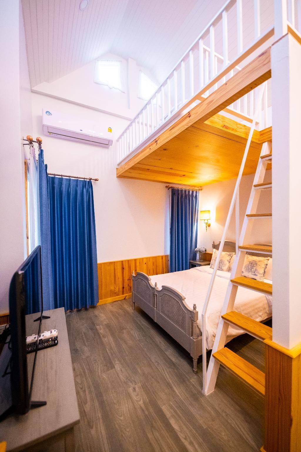 Baroque Boutique Resort Standard Dark Blue Room B