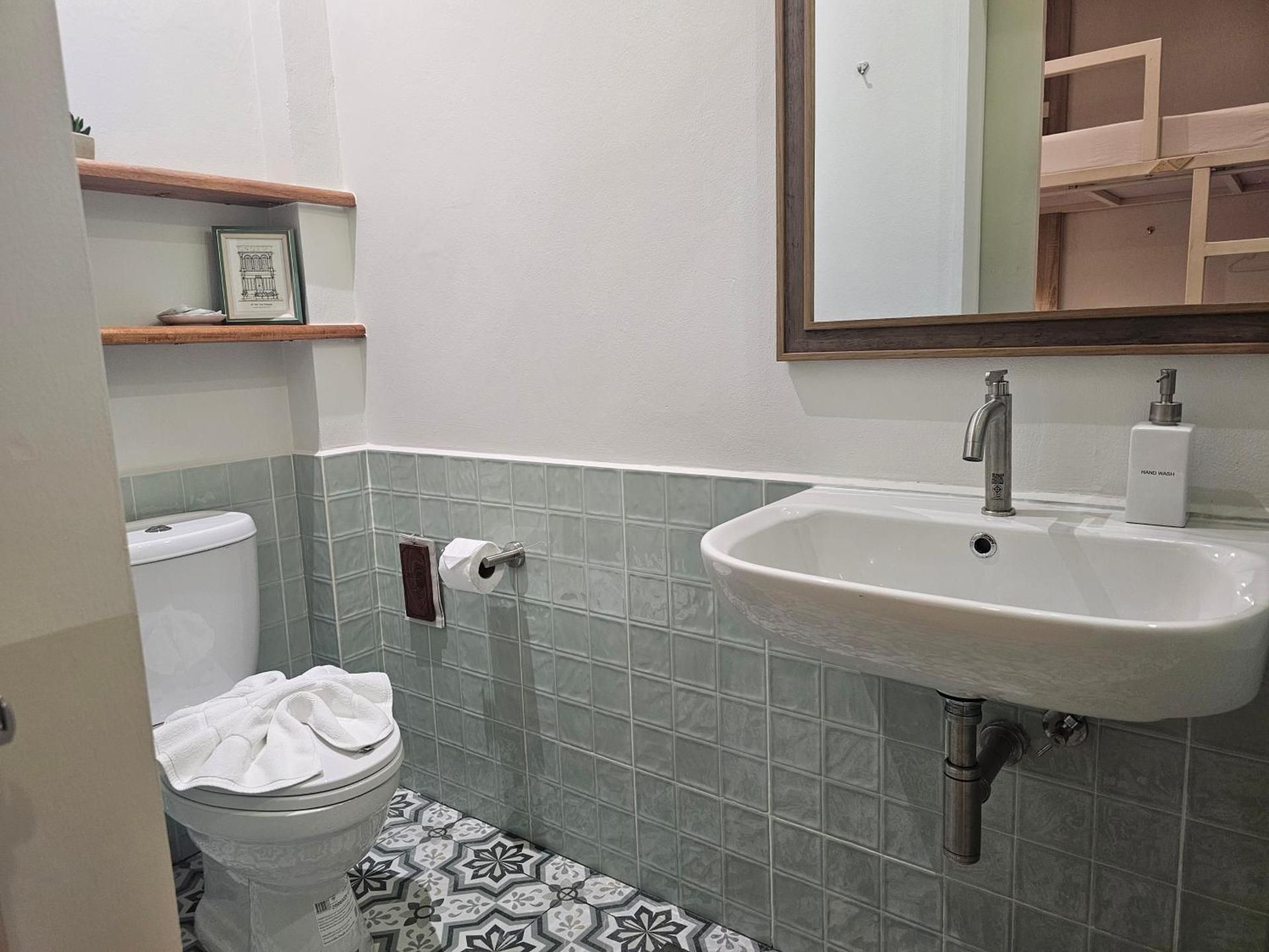 Standard quadruple private bathroom